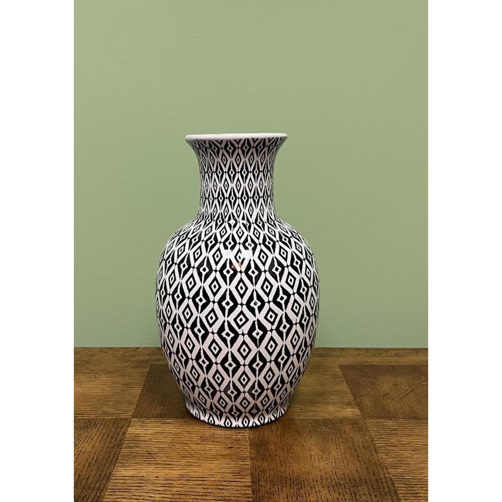Two's Company Modern Manor White Black Vase