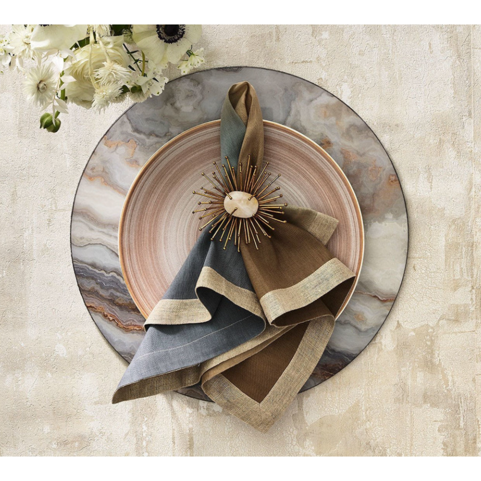 Kim Seybert Flare Napkin Ring in Gold