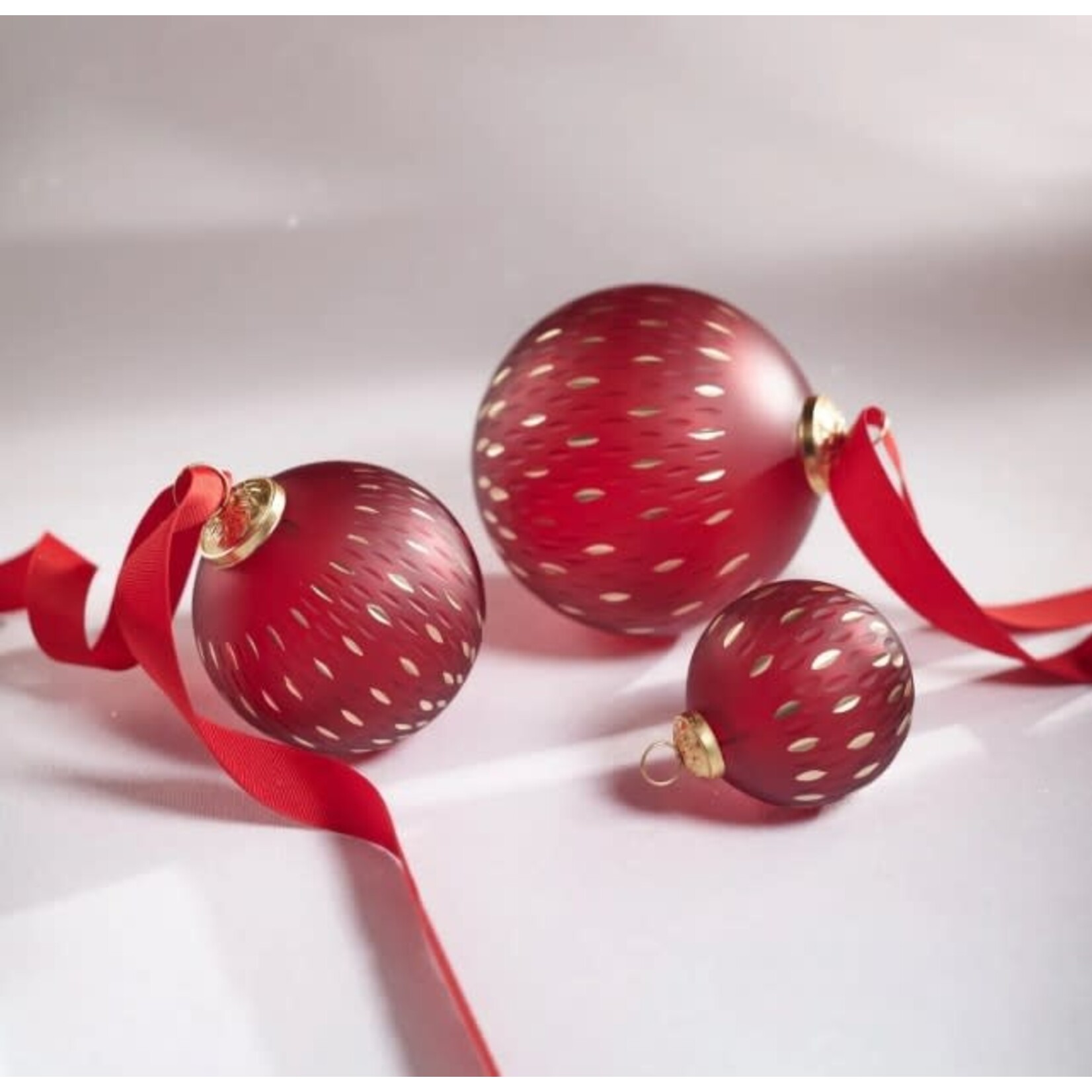 Zodax Frosted & Etched in Gold Glass Ornament Red