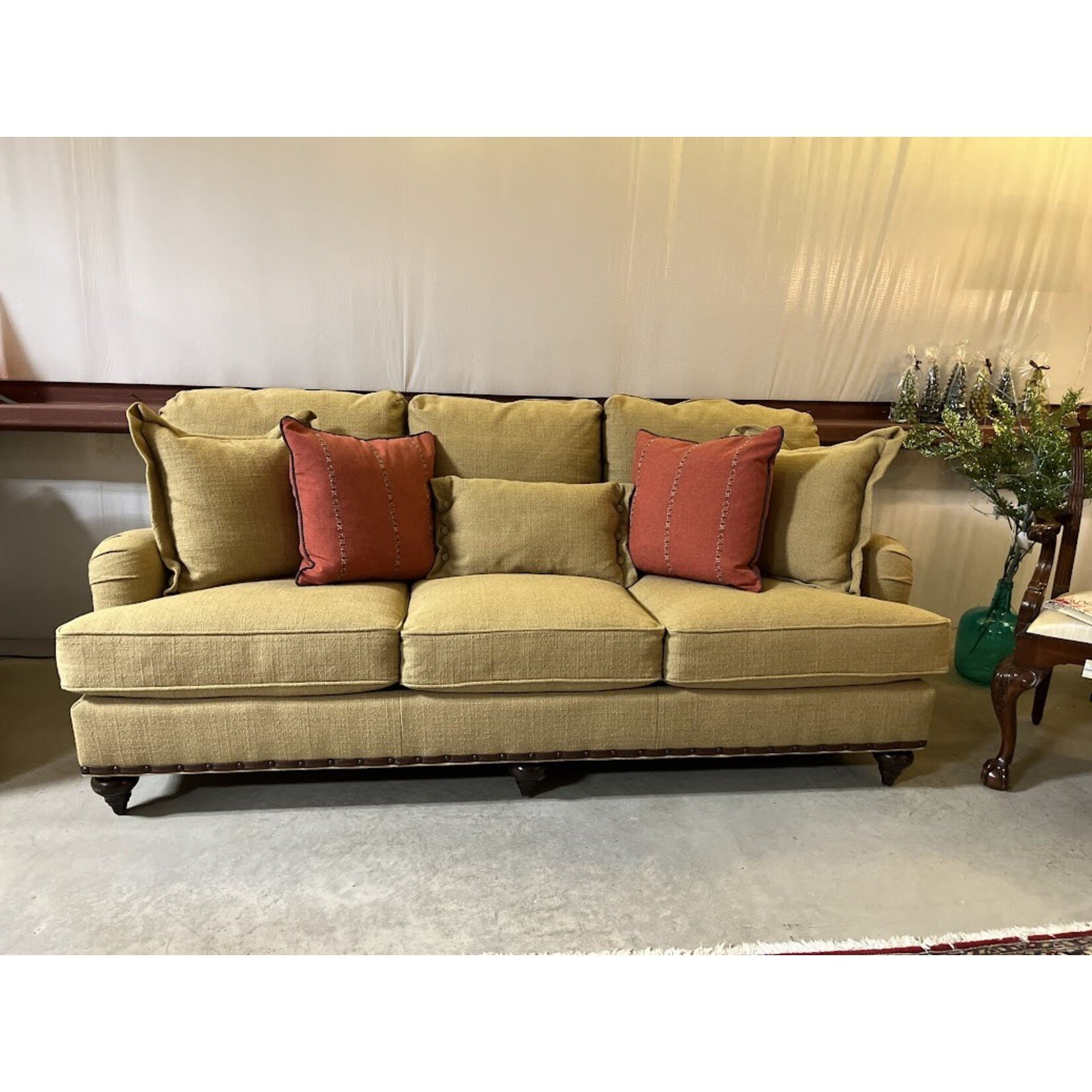 Vanguard Furniture Nantz Wheat Burlap Sofa