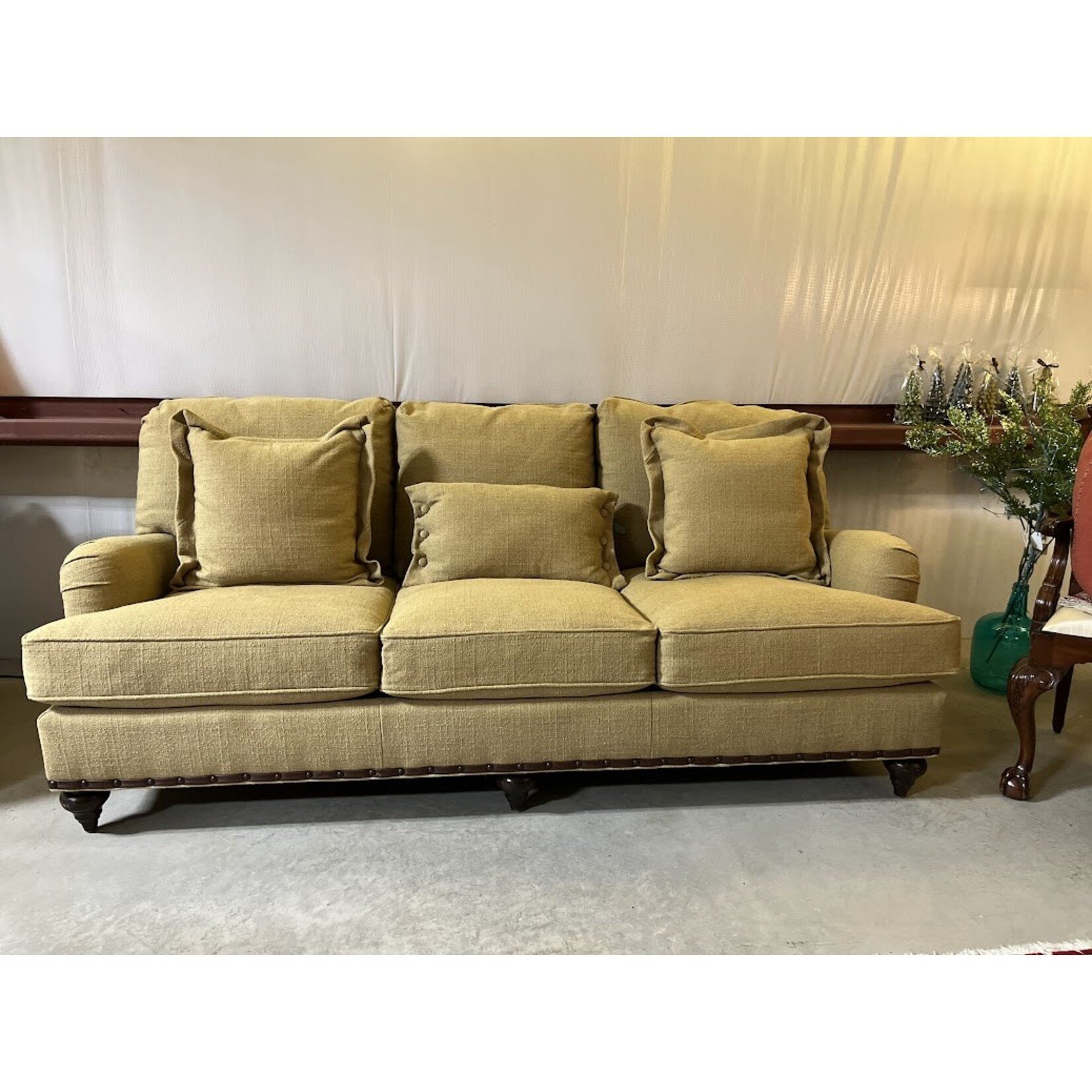 Vanguard Furniture Nantz Wheat Burlap Sofa