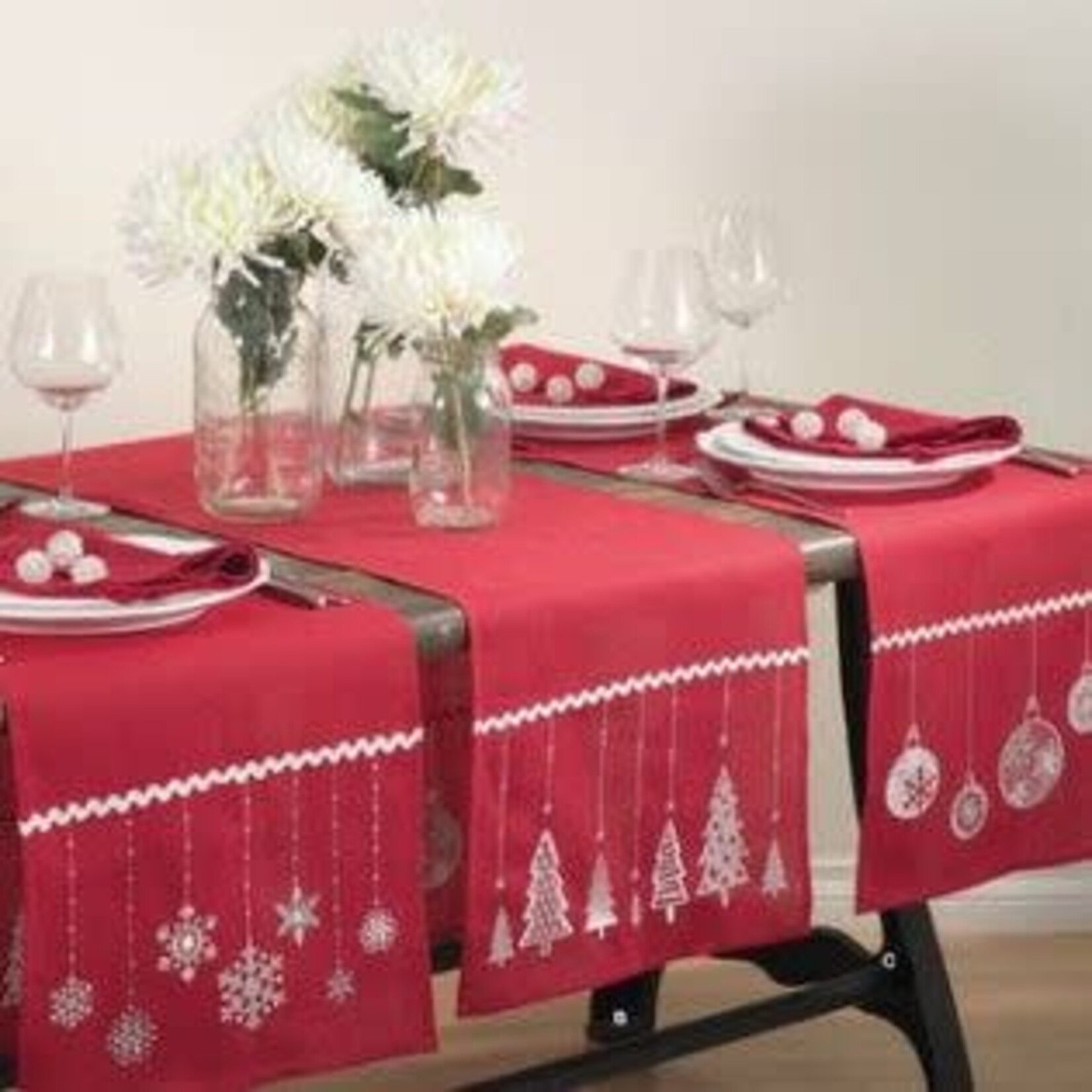 Saro Trading Company Petit White Snowflakes on Red Tablecloth Runner