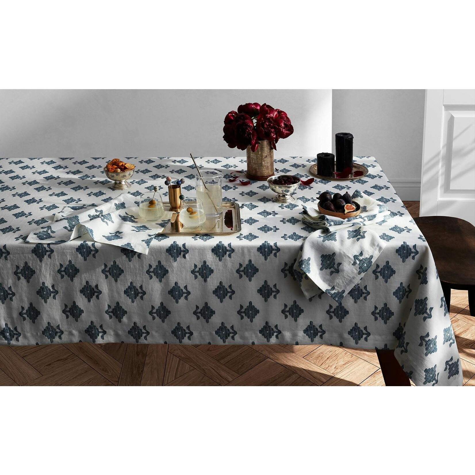 Matouk Rubia Blossom Blue & White Linen Napkin