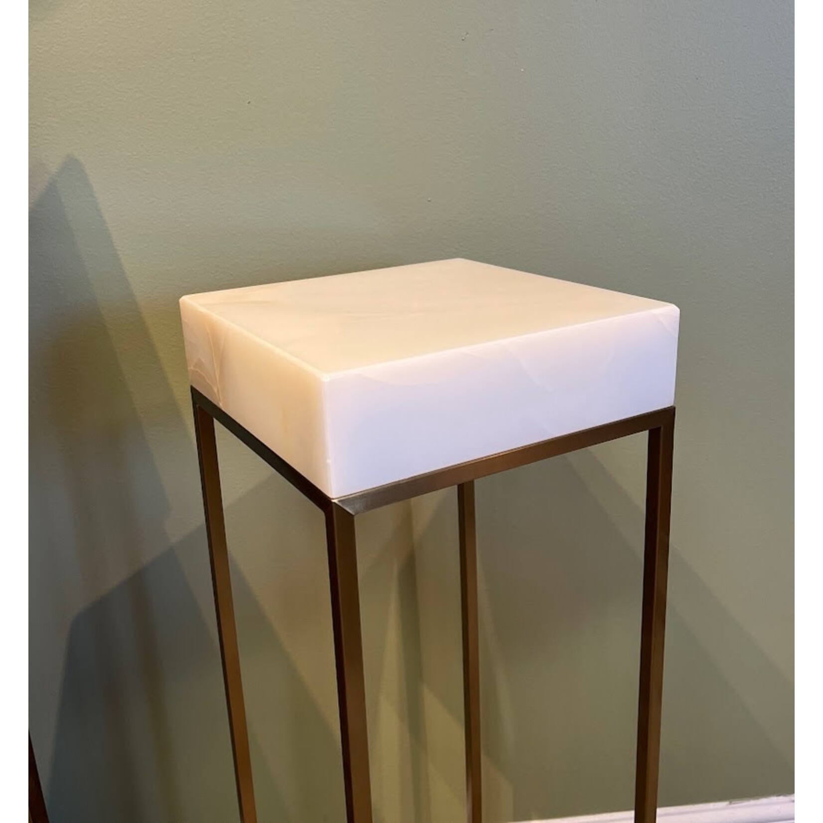 Stone International Kubo Low Pedestal Onyx White Stone