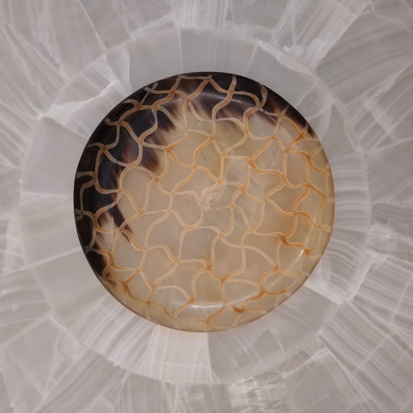 be Home Fishnet Horn Handcrafted Plate Medium