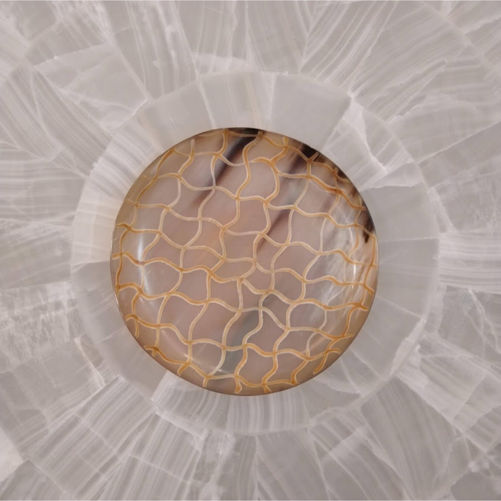 be Home Fishnet Horn Handcrafted Plate Medium