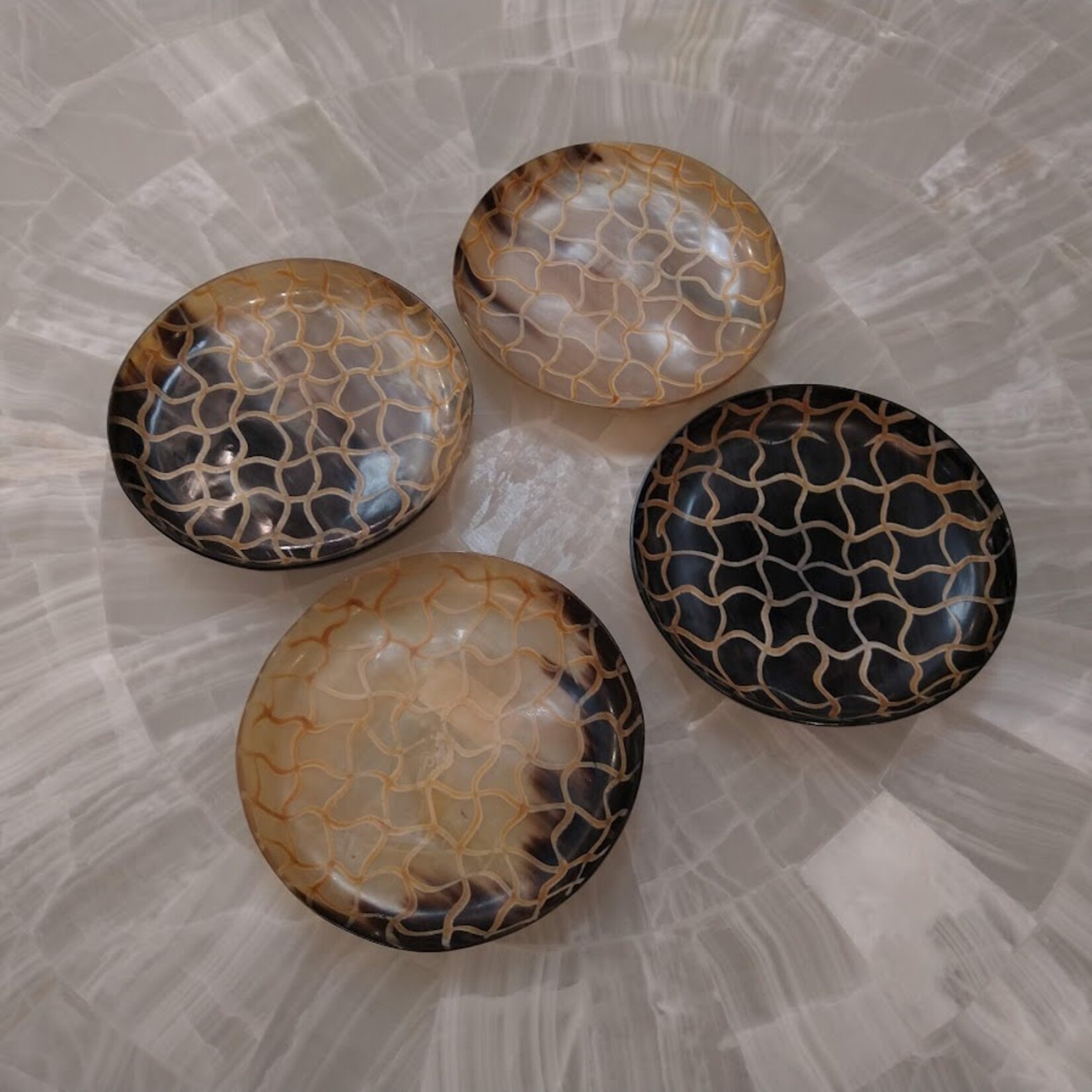 be Home Fishnet Horn Handcrafted Plate Medium