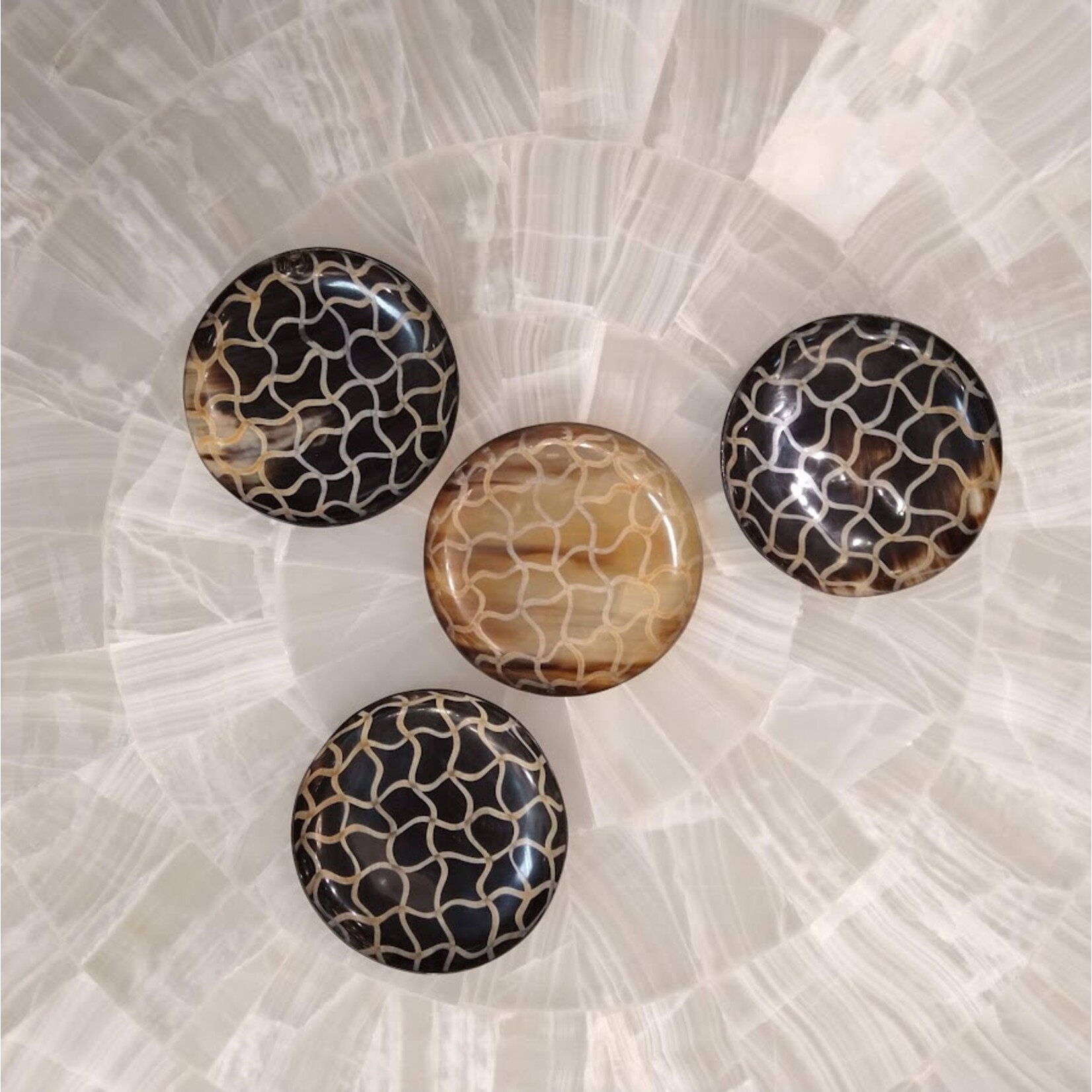 be Home Fishnet Horn Handcrafted Plate Small