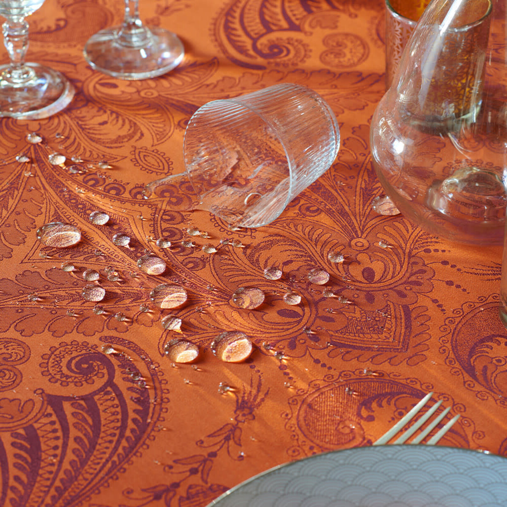 Garnier Thiebaut Grace Flamboyant Tablecloth