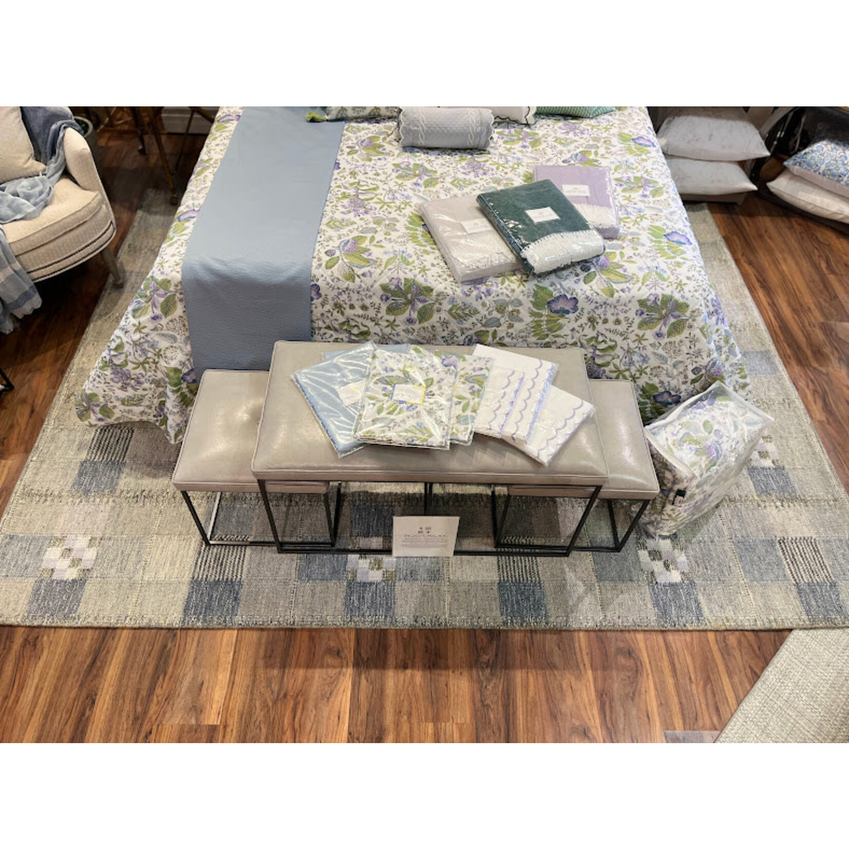 Leathercraft Rosie Bench with 2 Ottomans