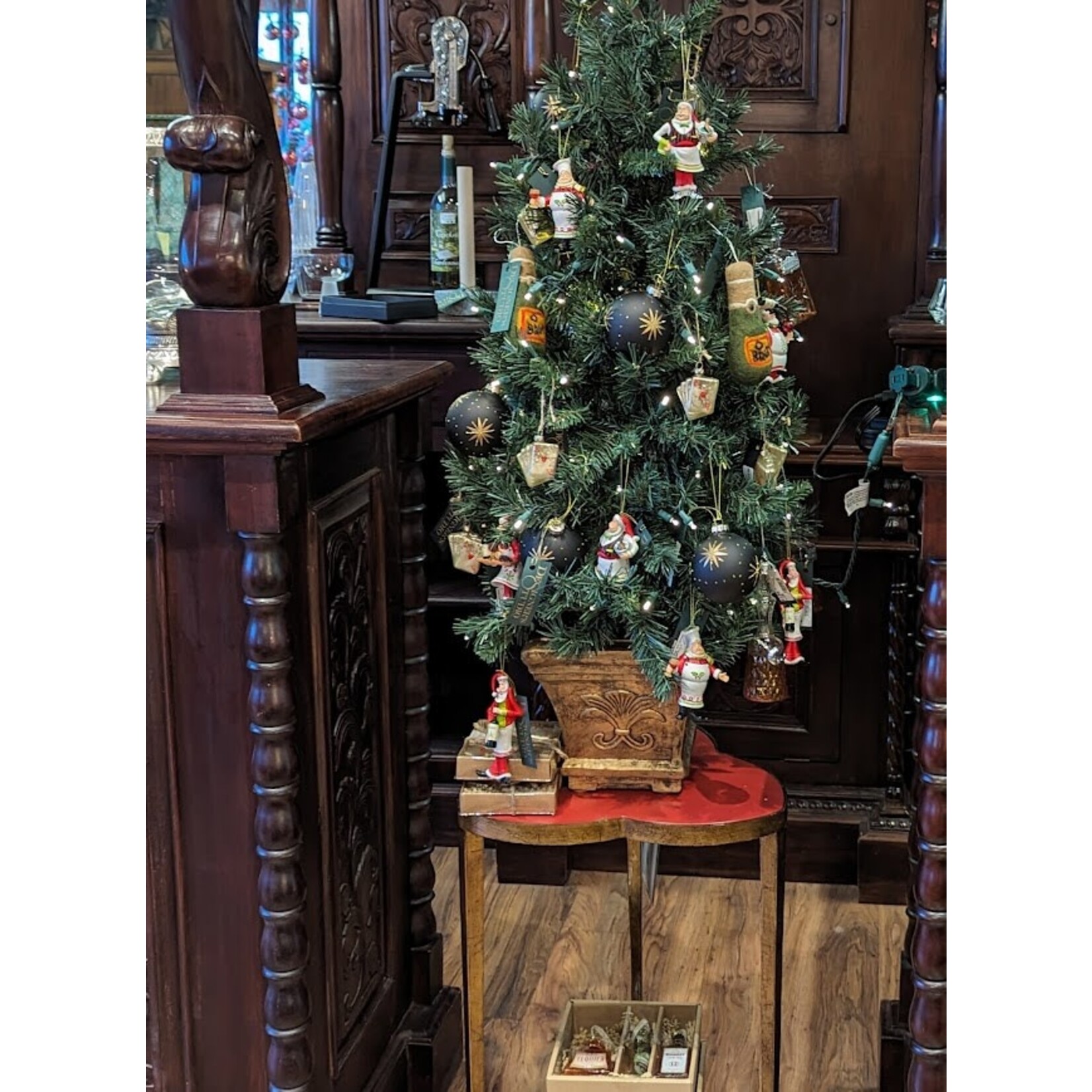Zodax Gold and Black Star Ornament 3"