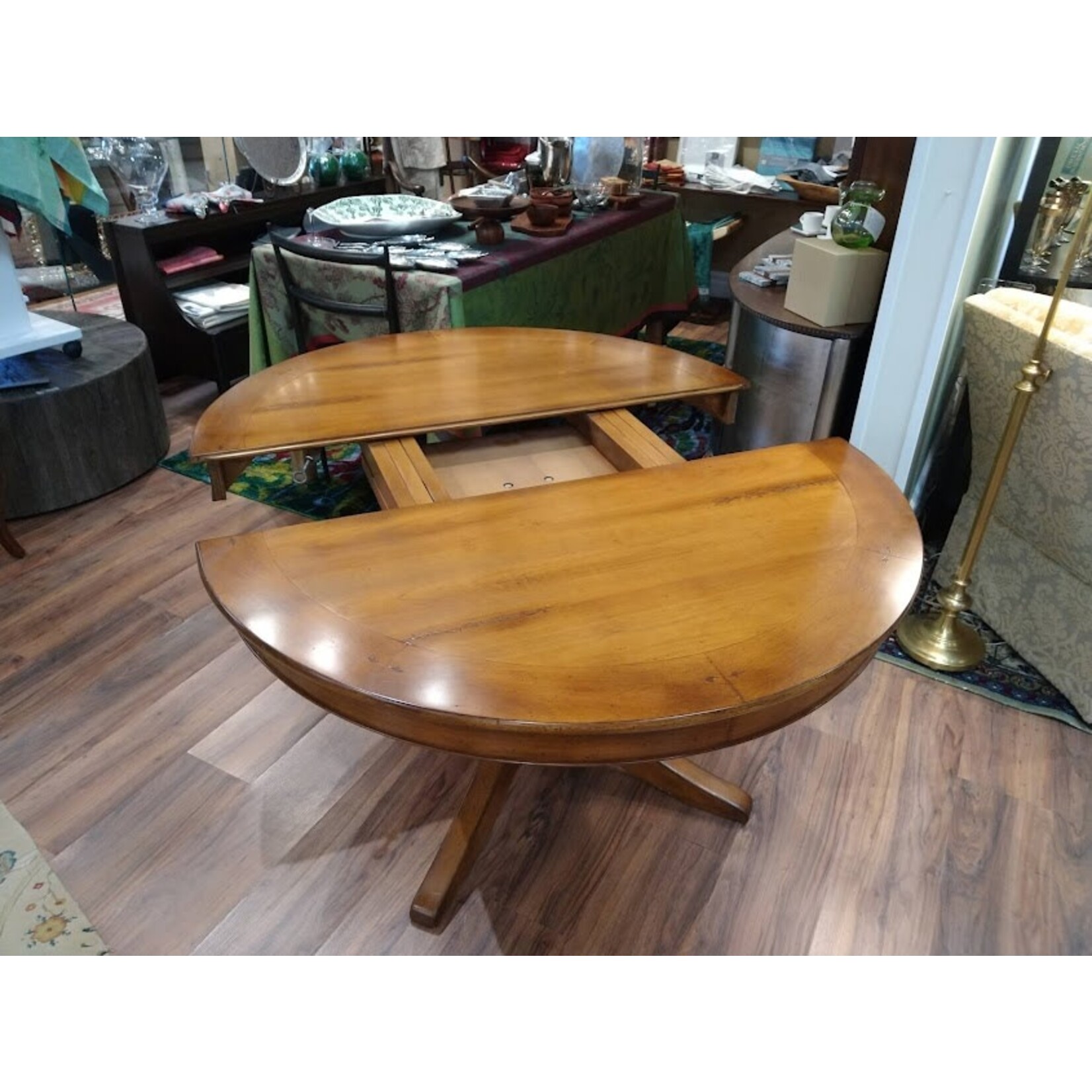 French Heritage Dining Pedestal Table with Leaf