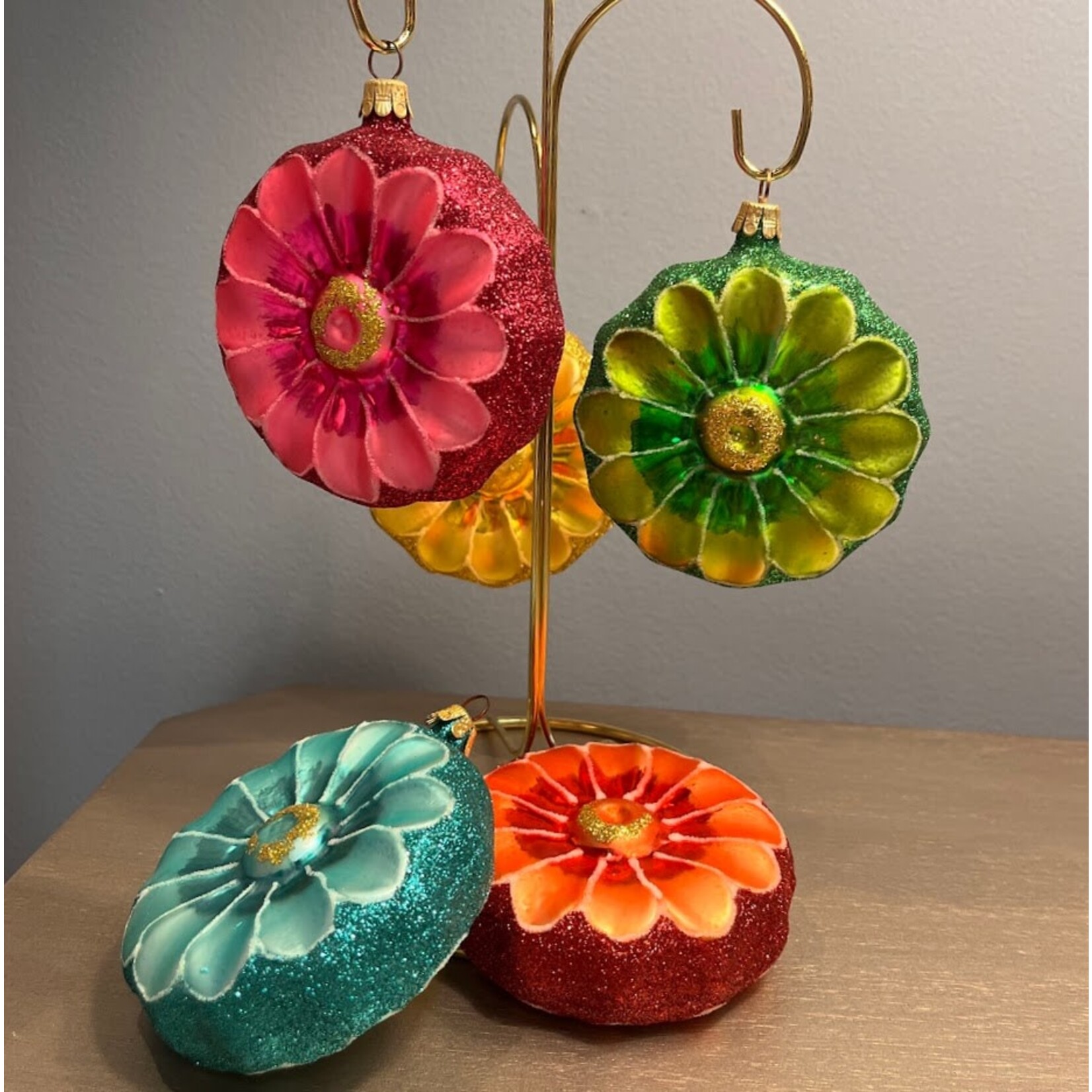 Carole Stupell LTD Vintage Glass Glitter Glow Daisy Ornament