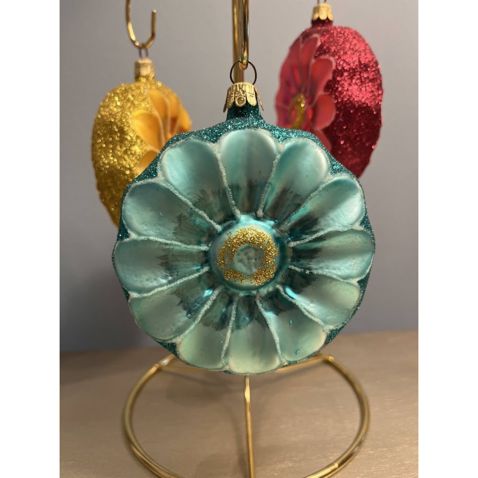 Carole Stupell LTD Vintage Glass Glitter Glow Daisy Ornament