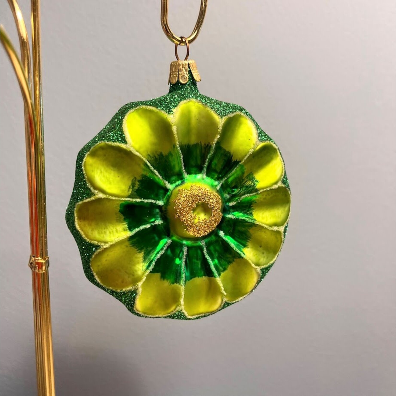 Carole Stupell LTD Vintage Glass Glitter Glow Daisy Ornament