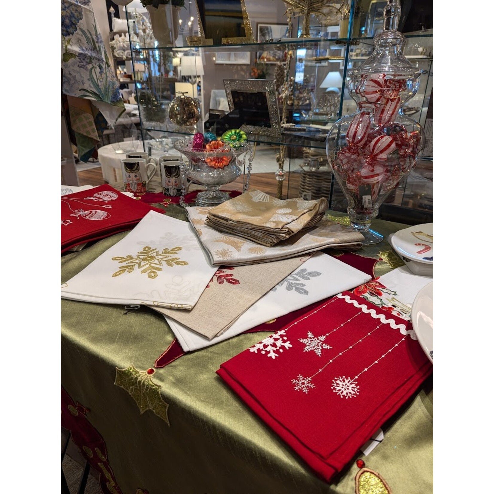 Saro Trading Company Snowflake Tablecloth Runner