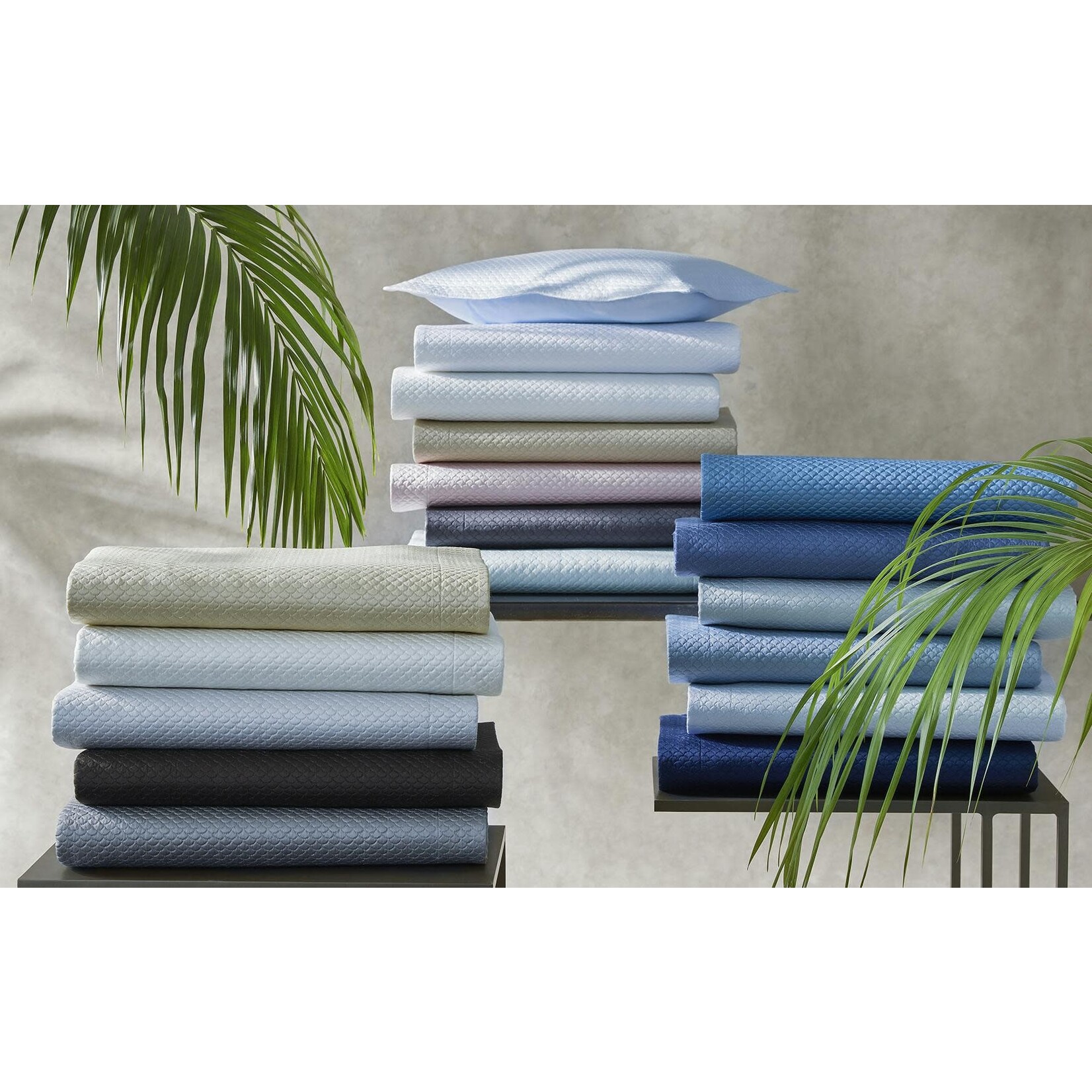 Matouk Alba Cotton Sateen King Quilt - Pool
