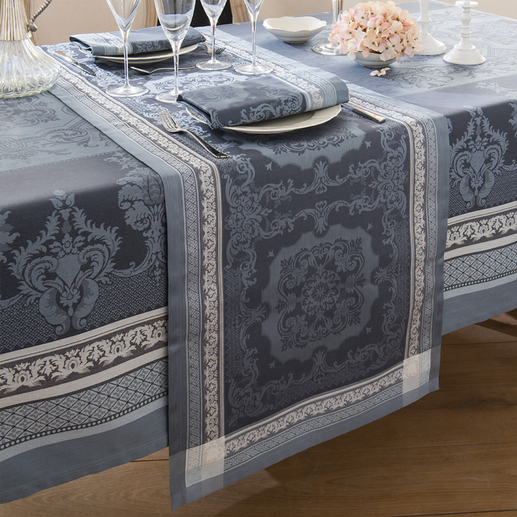 Garnier Thiebaut Fontainebleau Grist Table Runner