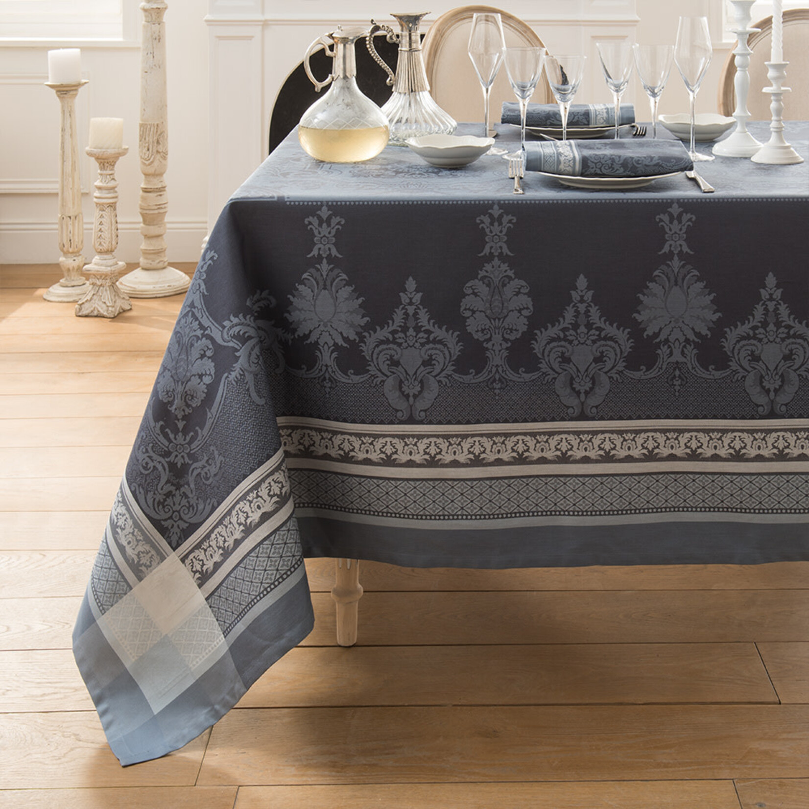 Garnier Thiebaut Fontainebleau Grist Table Runner