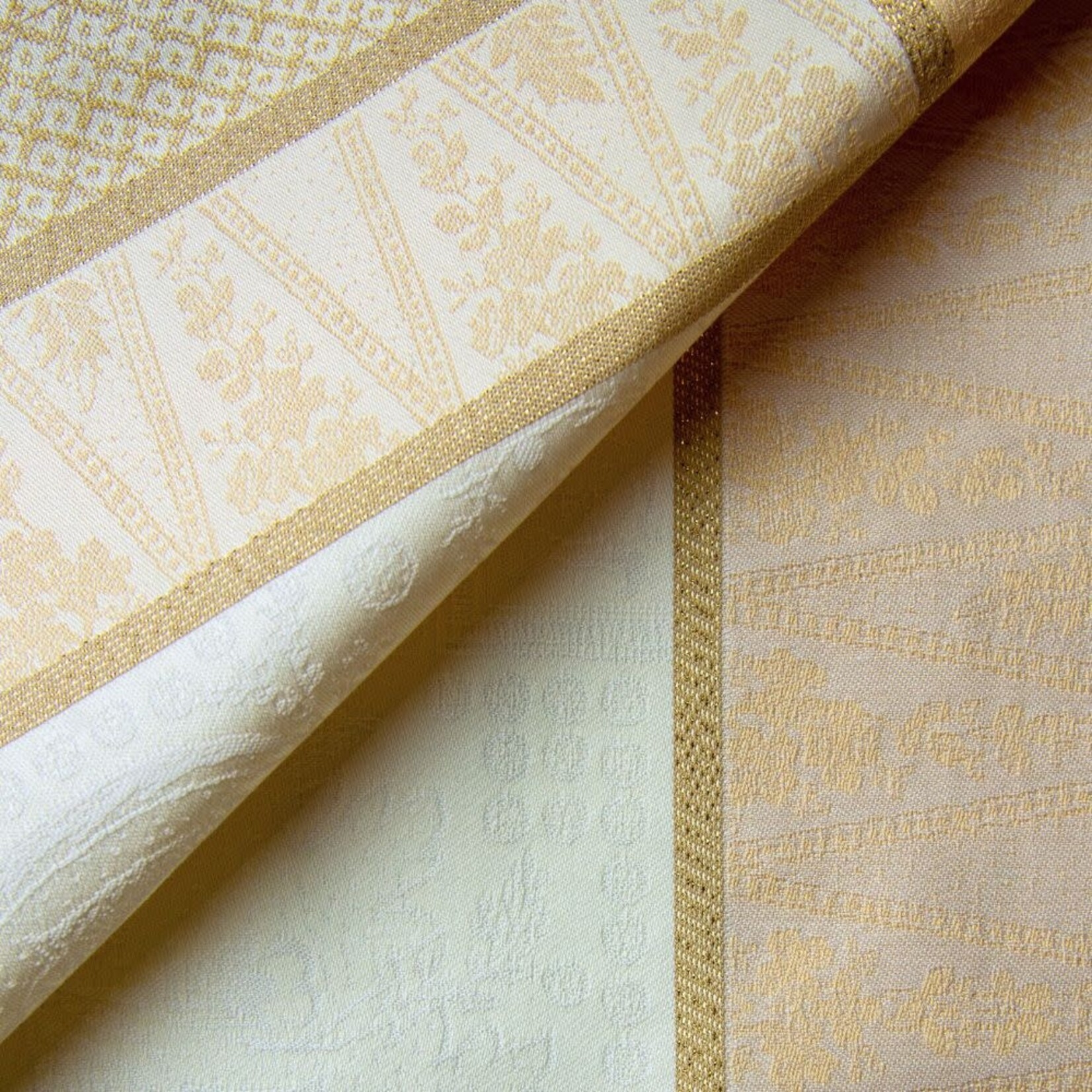 Garnier Thiebaut Persina Dore Cotton Table Runner