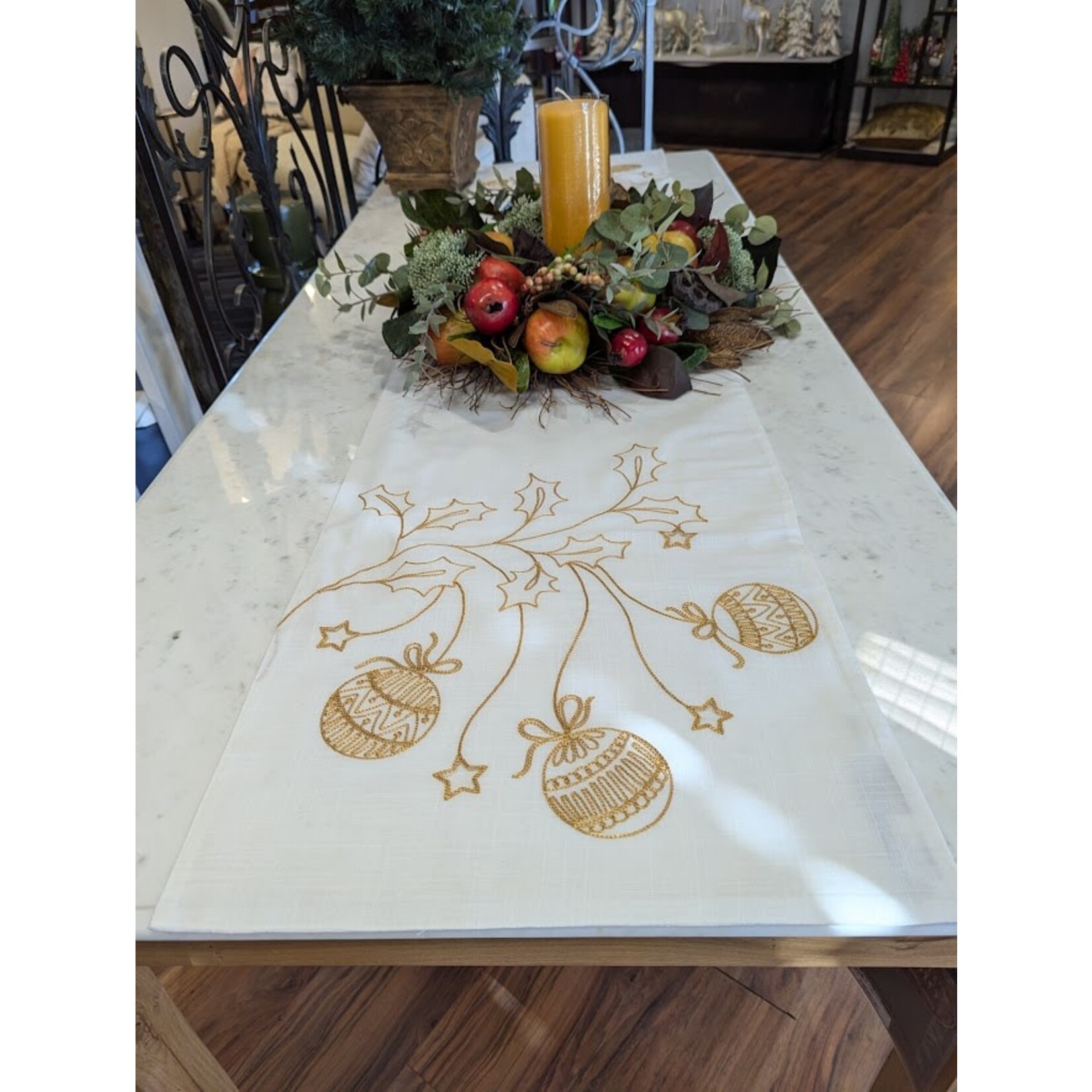 Saro Trading Company Boules de Noel Gold Ornament Table Runner