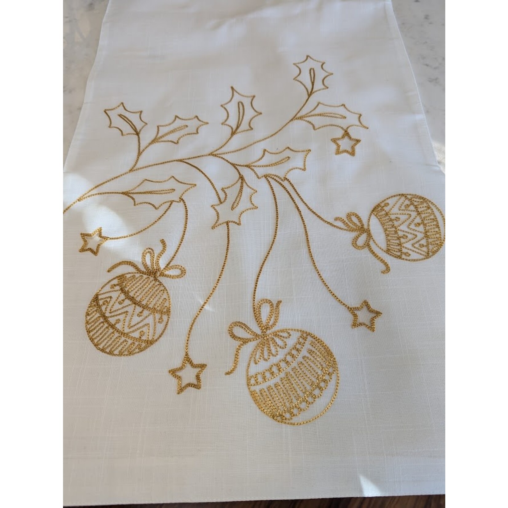 Saro Trading Company Boules de Noel Gold Ornament Table Runner