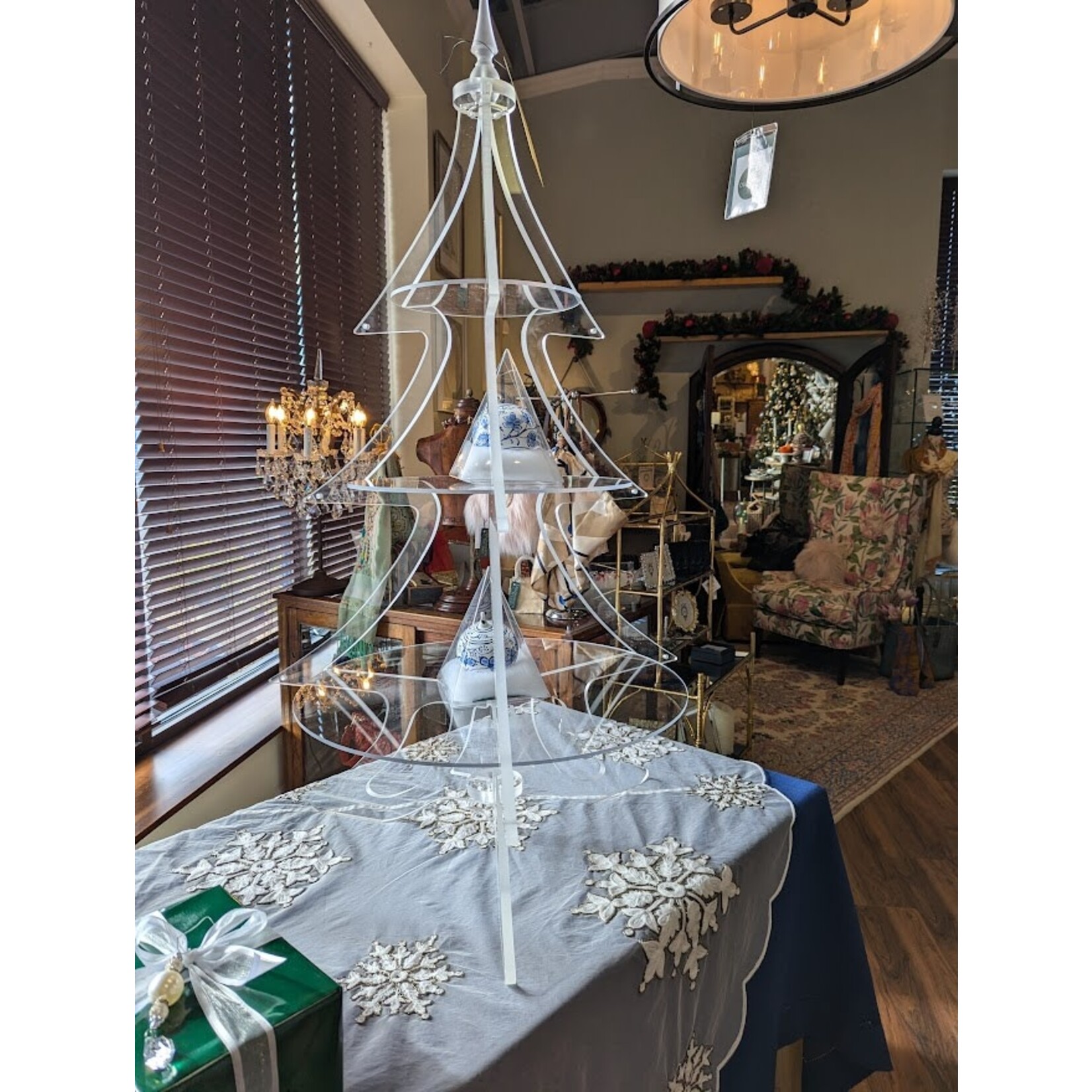 Saro Trading Company Snowflake Tablecloth 84" Square
