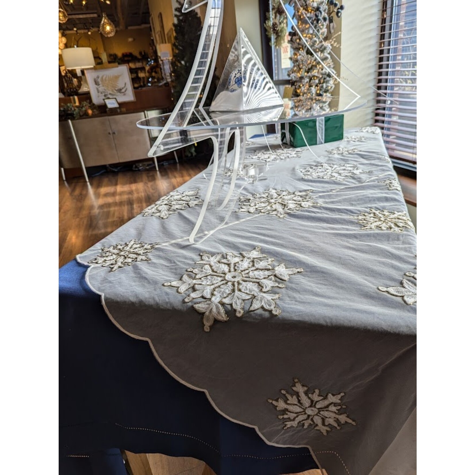 Saro Trading Company Snowflake Tablecloth 84" Square