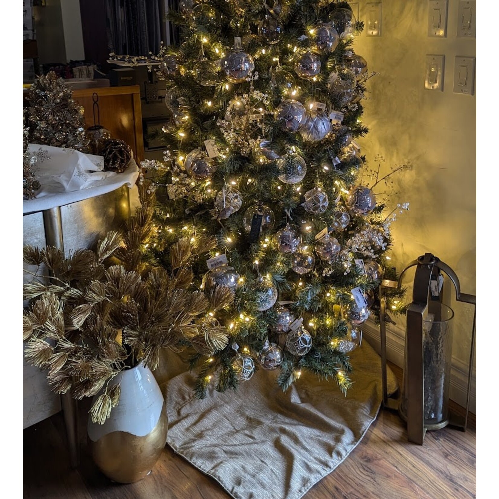 Nicky's Notions Gray Square Tree Skirt Reversible