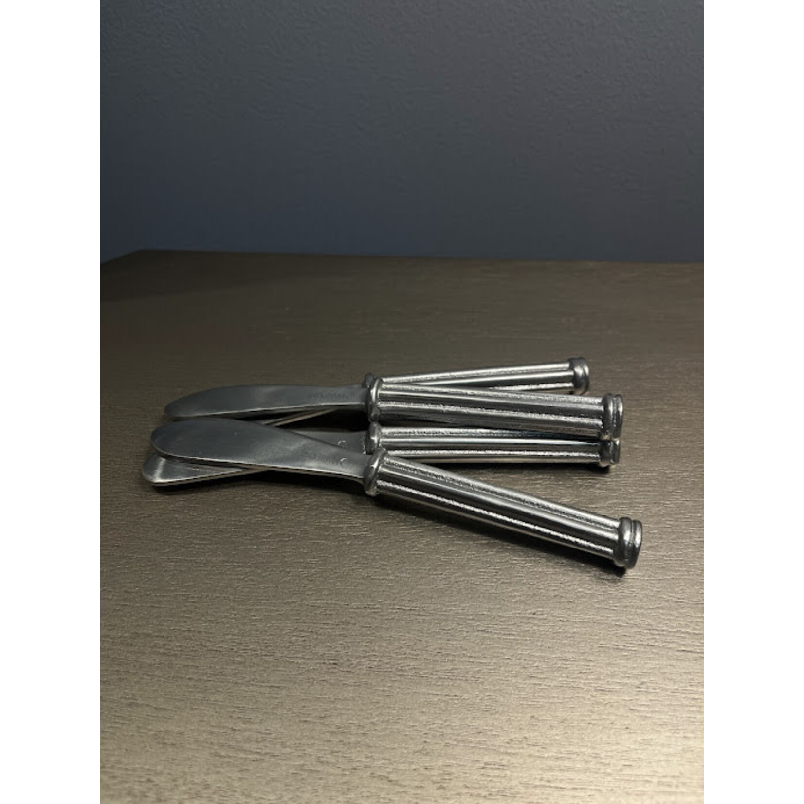 Mariposa Classic Spreader