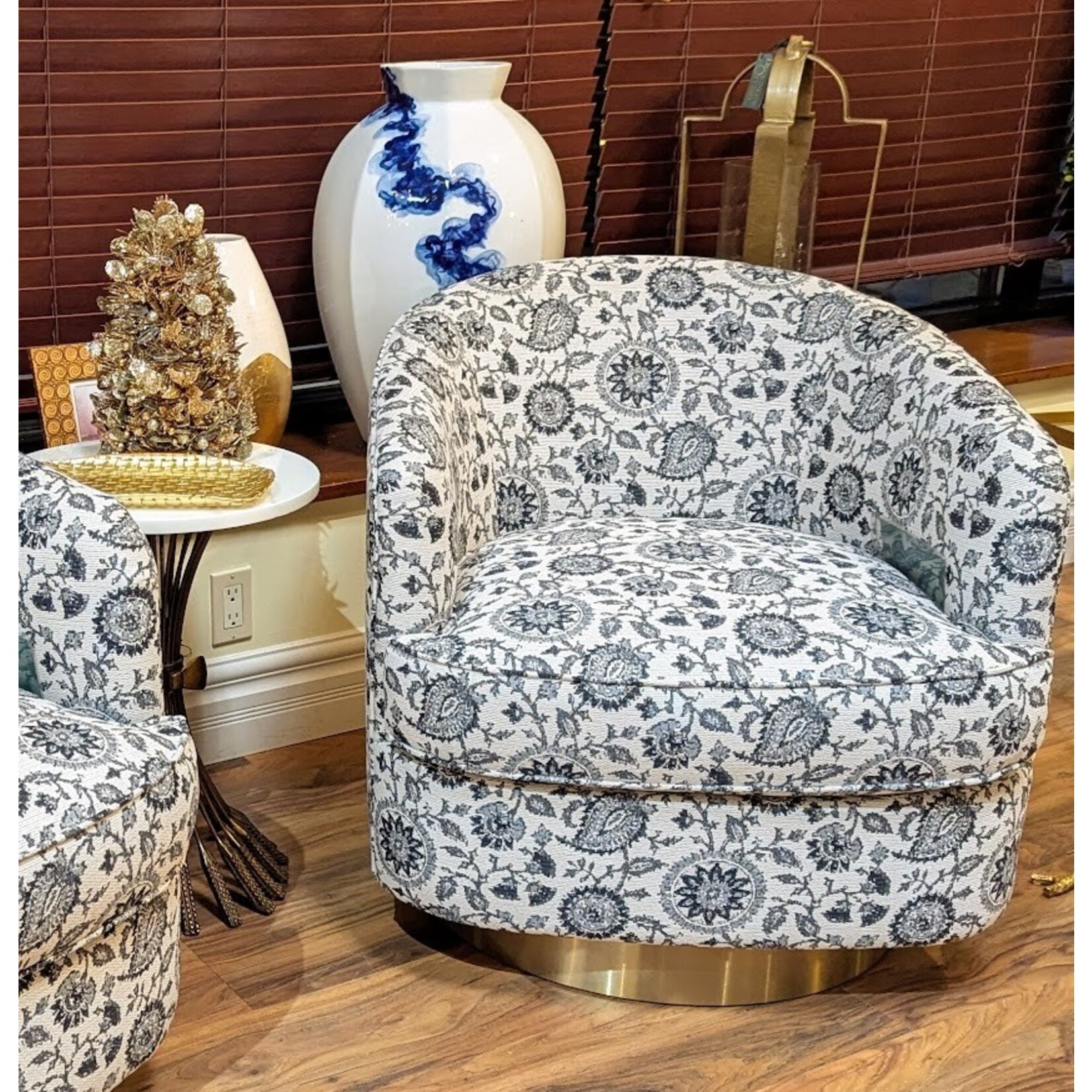 Fairfield Tipsy Swivel Chair Delft
