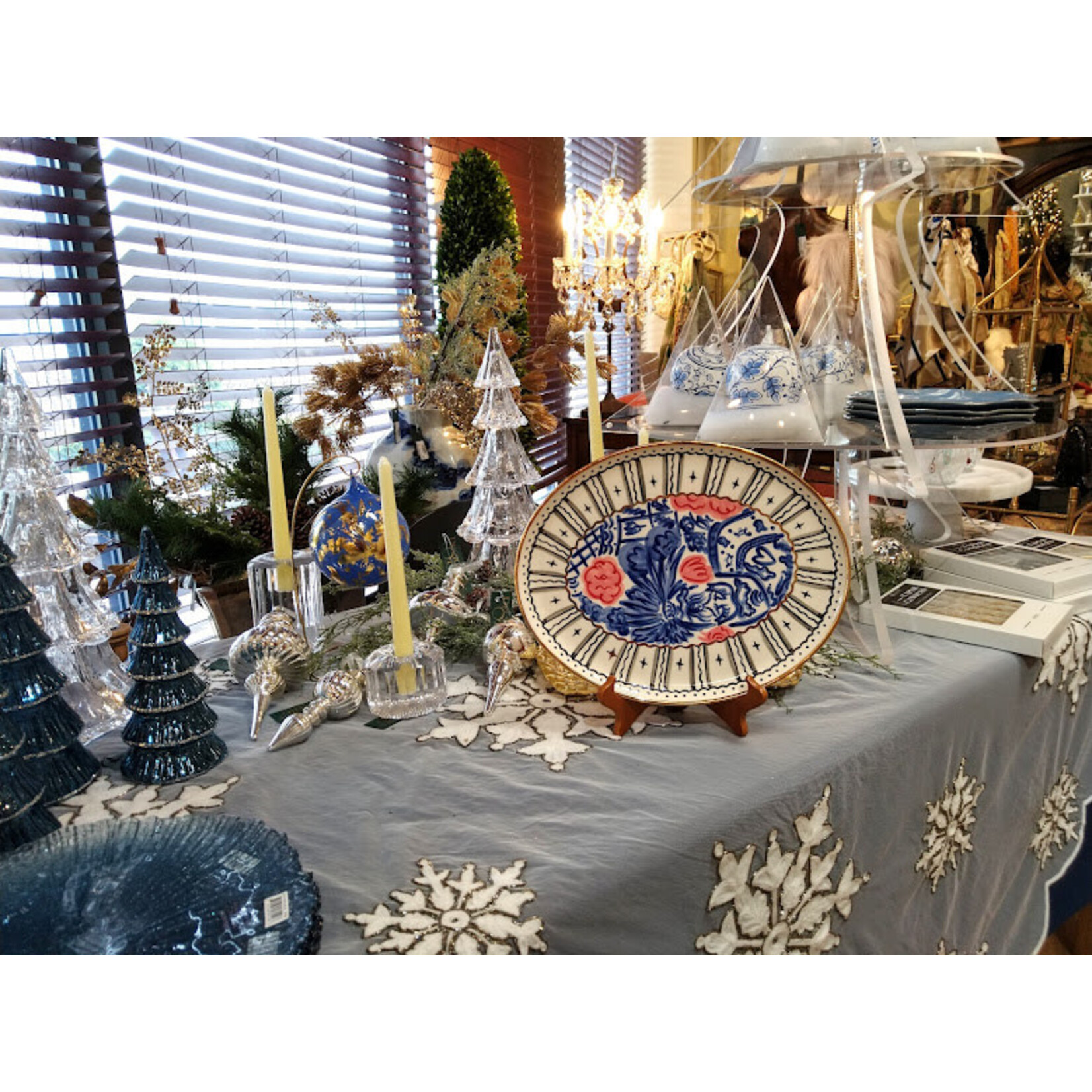 Saro Trading Company Snowflake Tablecloth 84" Square