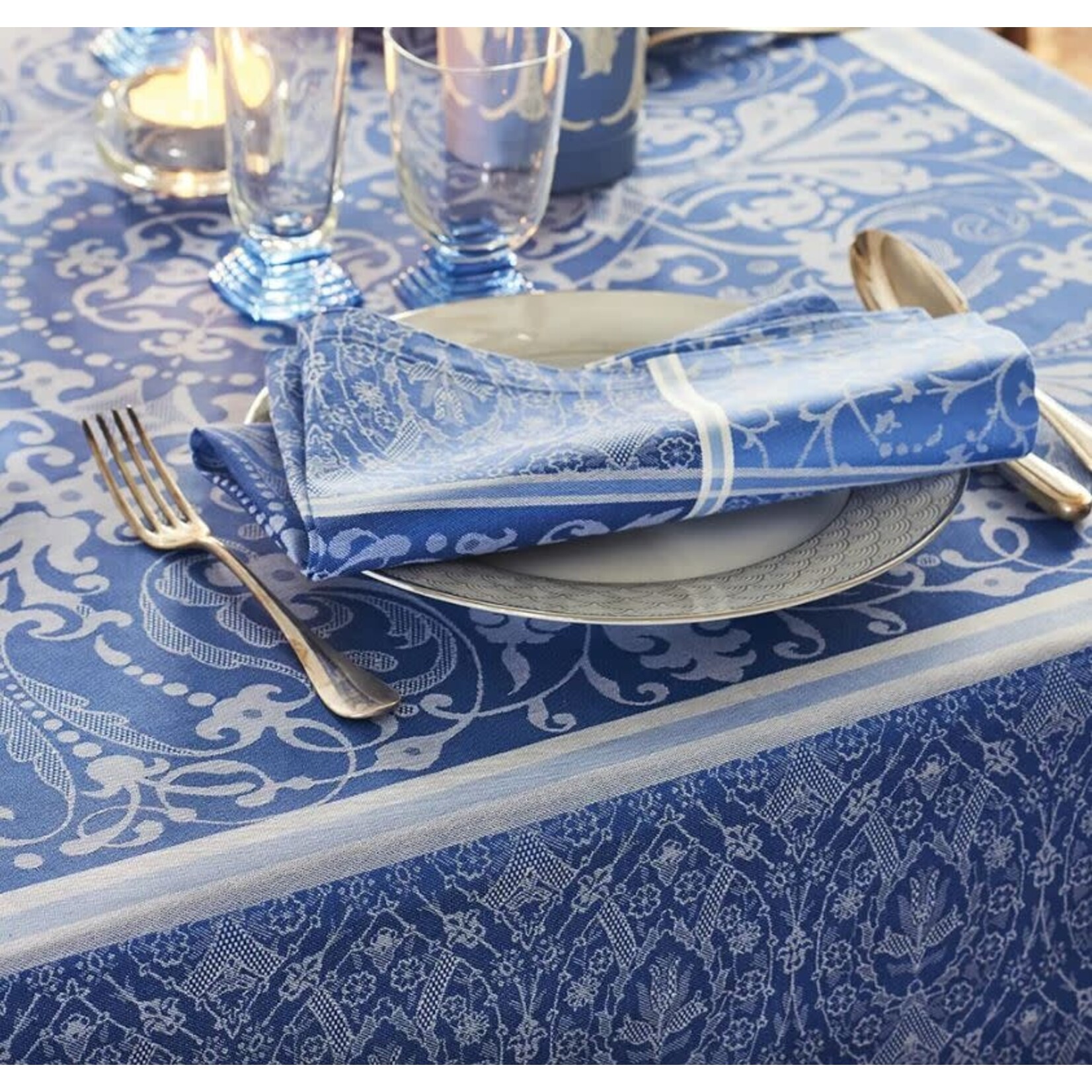 Garnier Thiebaut Cassandra Saphir Tablecloth