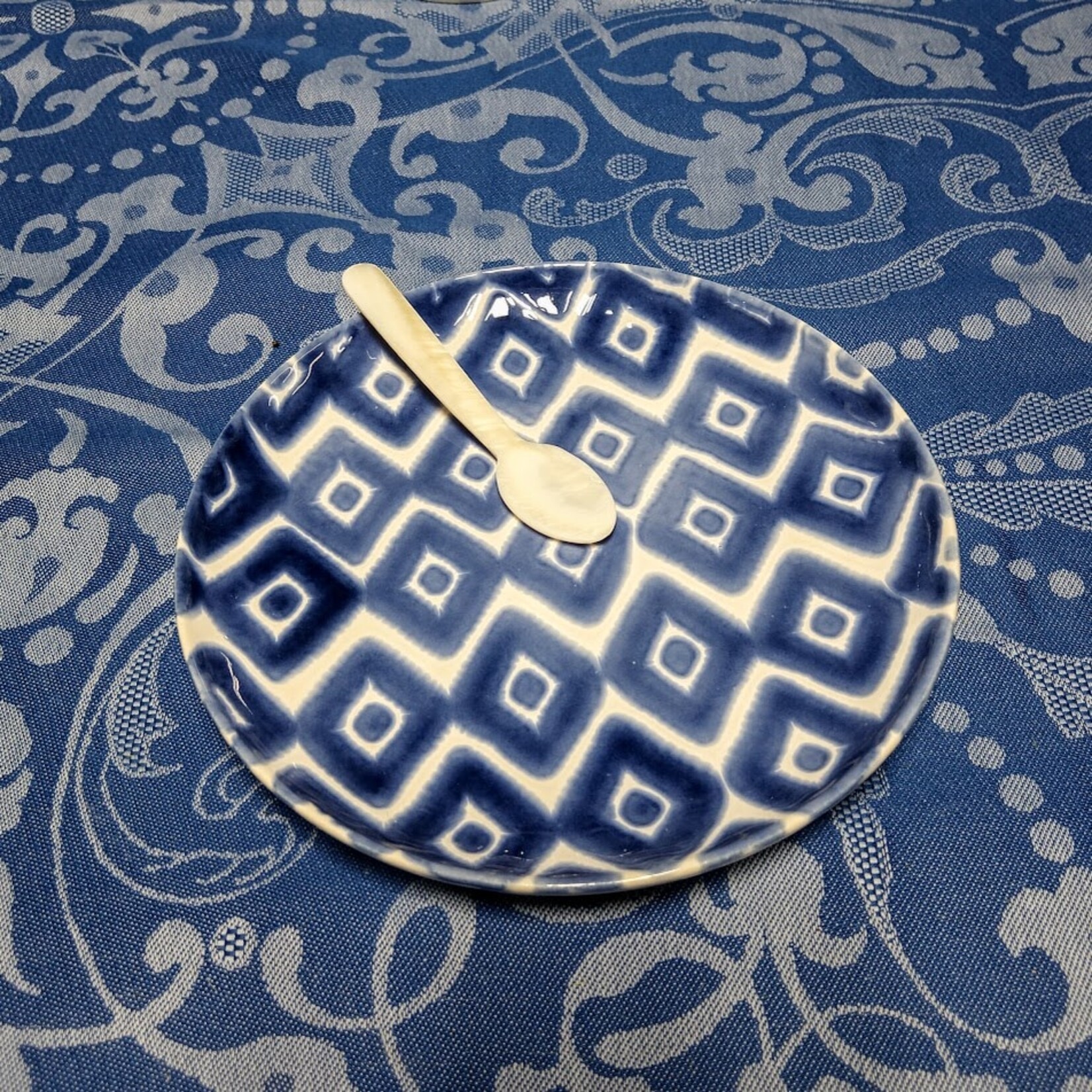 World Treasure Co White Shell Oval Spoon