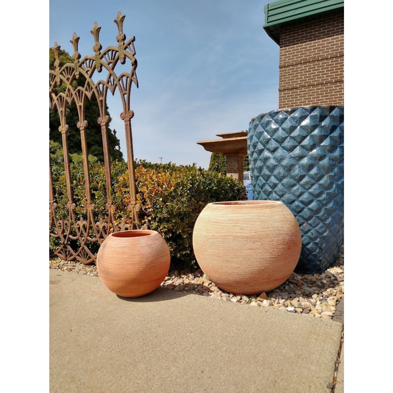 Campania Allium Handmade Weather-Resistant Planter