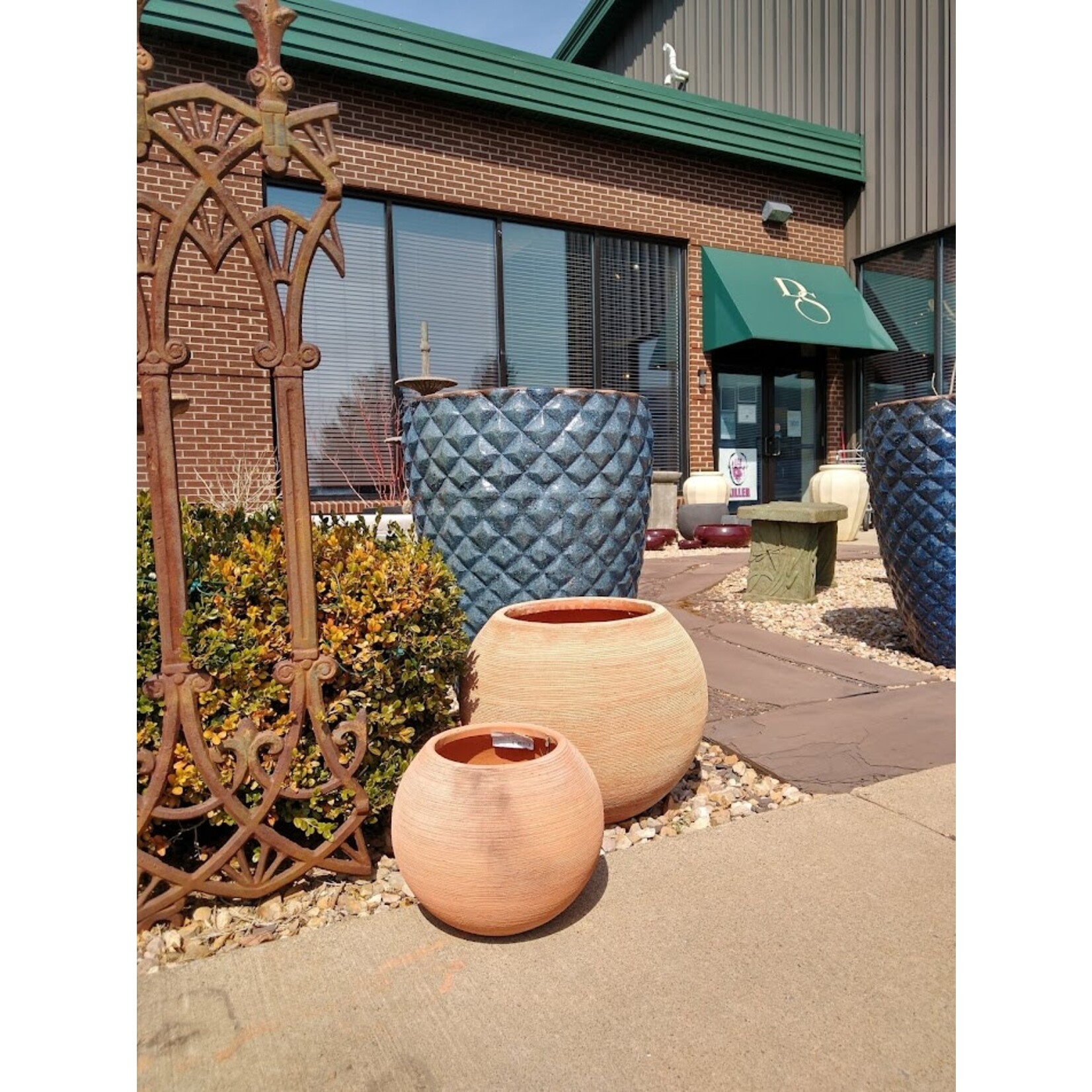 Campania Allium Handmade Weather-Resistant Planter