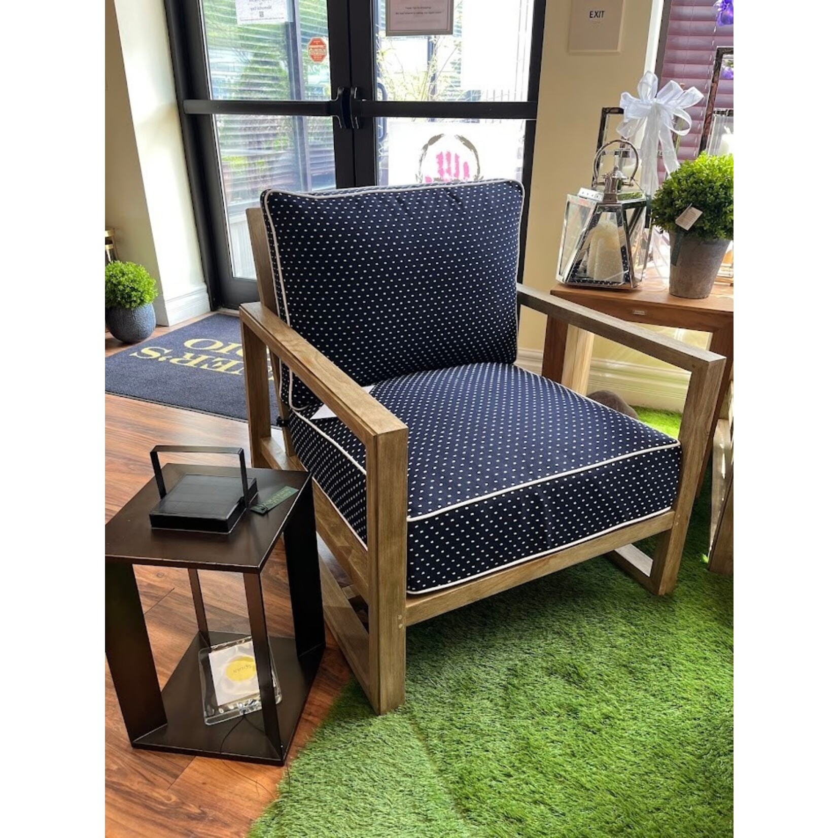 Summer Classics Avondale Oyster Teak Lounge Chair with Chenille Dot Navy Cushion