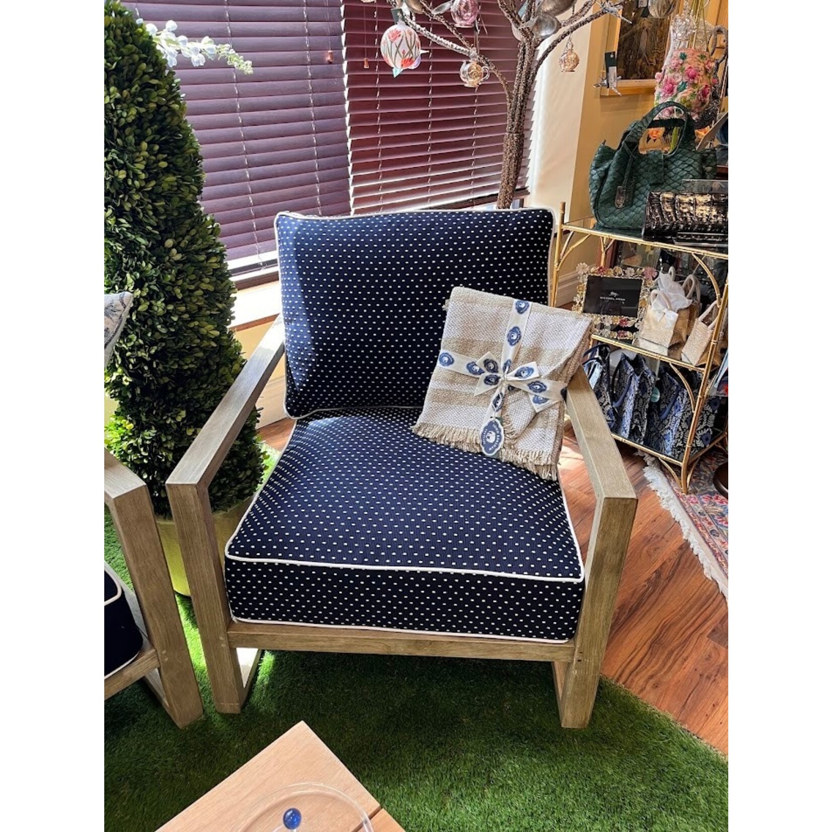 Summer Classics Avondale Oyster Teak Lounge Chair with Chenille Dot Navy Cushion