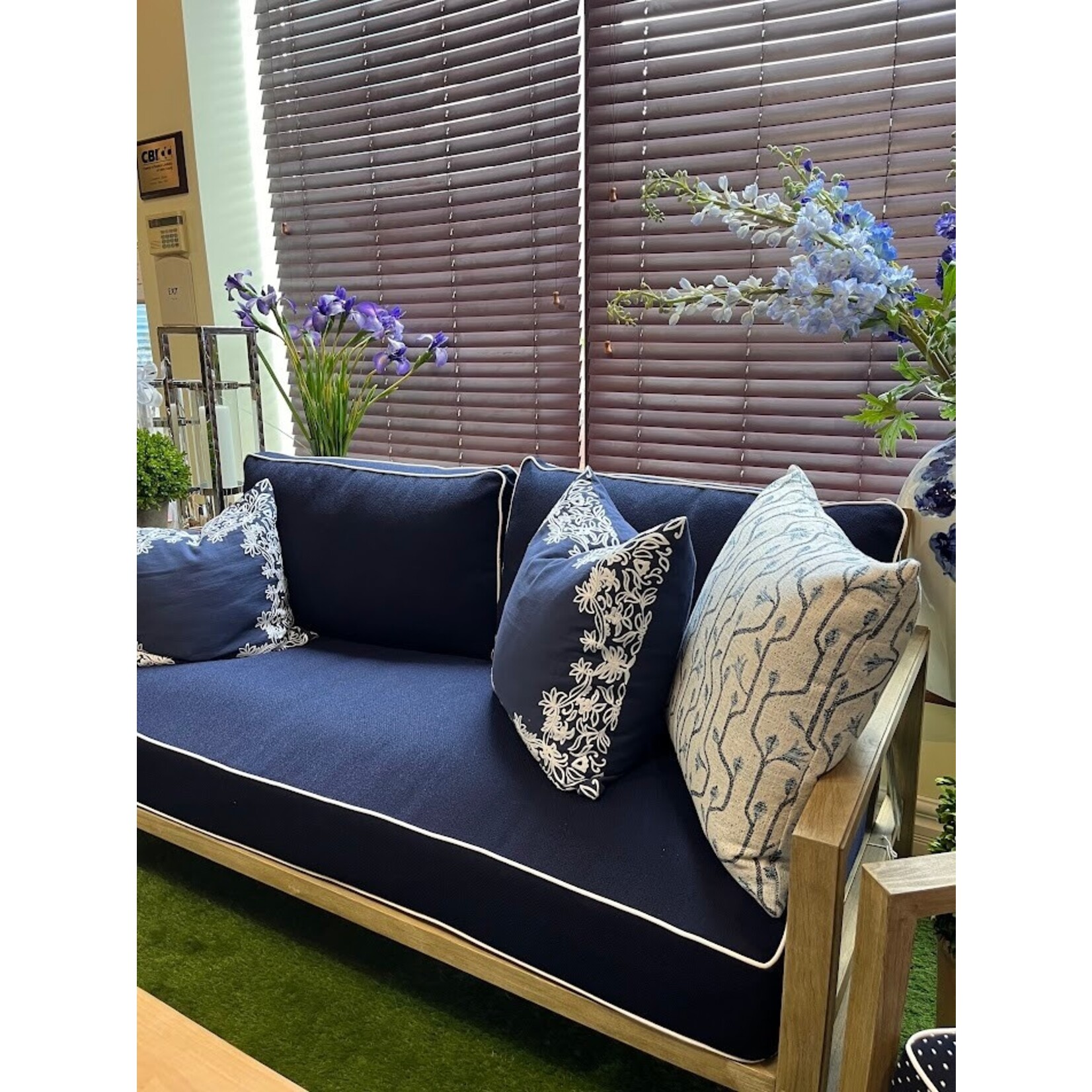Summer Classics Avondale Oyster Teak Loveseat with Avila Navy Cushion