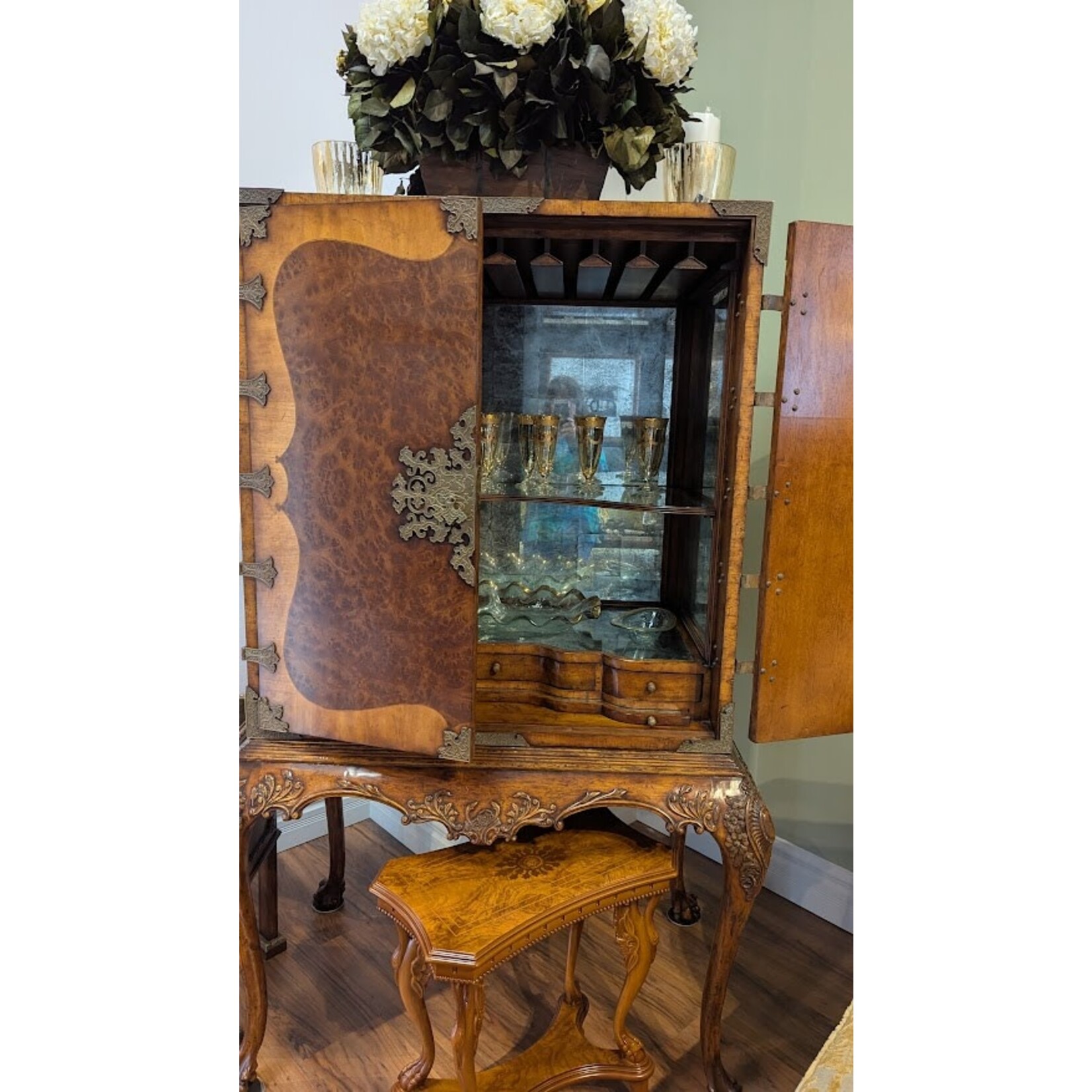 Jonathan Charles Queen Anne Drink Cabinet Cabinet