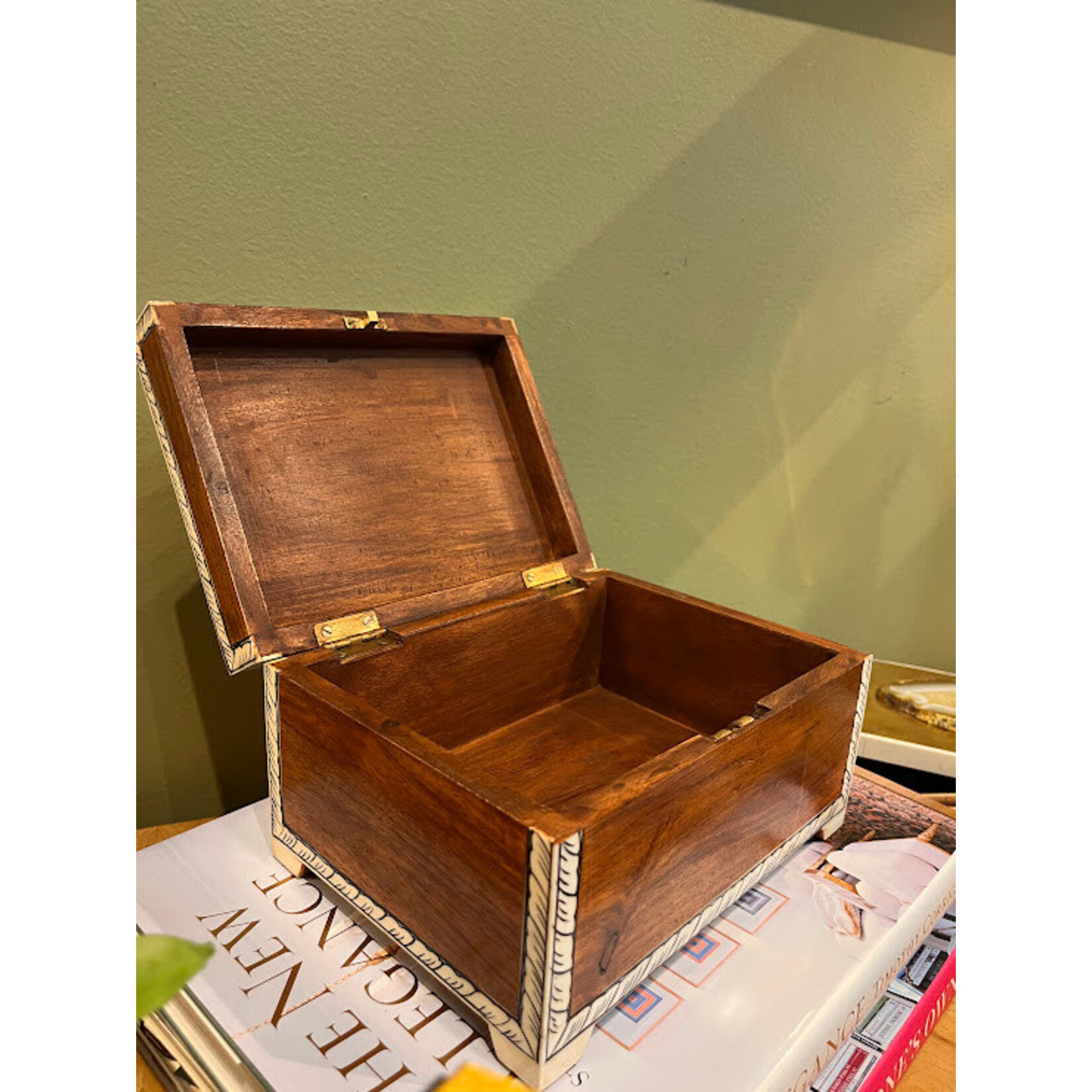 Tozai Inlaid Hand Painted Box Medium