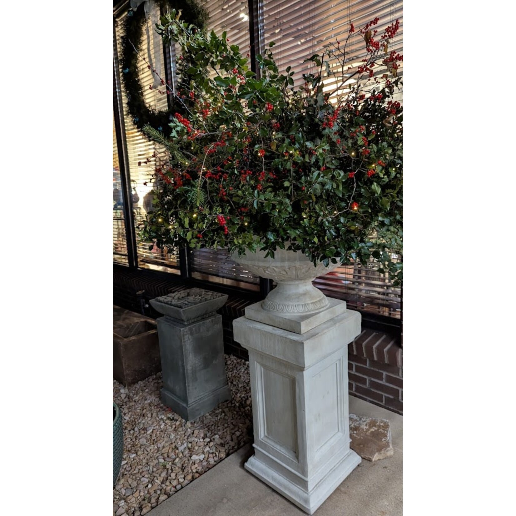 Campania Coachhouse Urn with Pedestal Natural