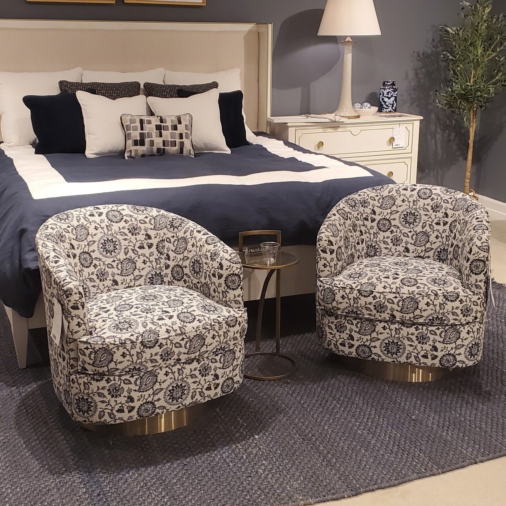 Fairfield Tipsy Swivel Chair Delft