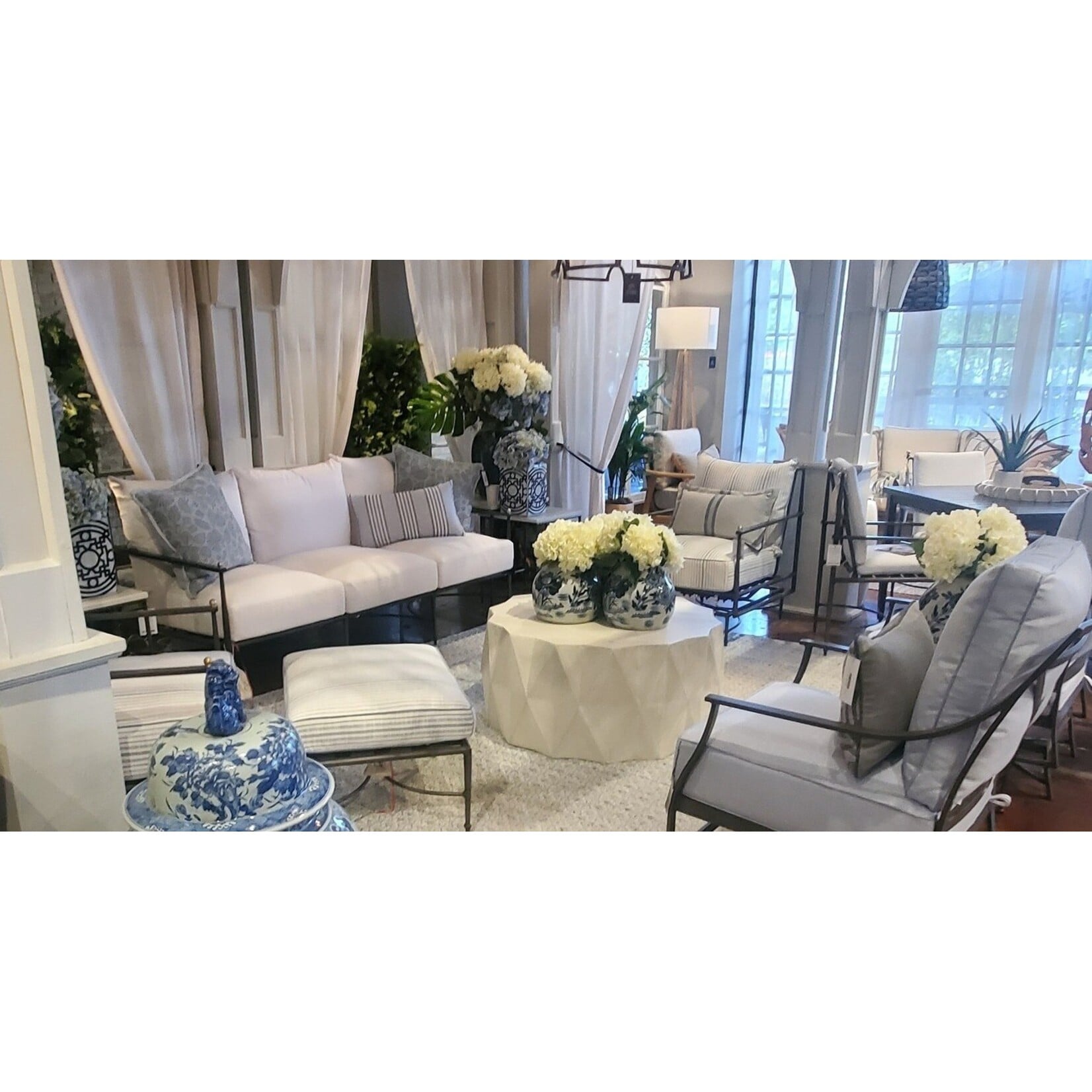Summer Classics Roma Aluminum Outdoor Lounge Chair & White Cushion