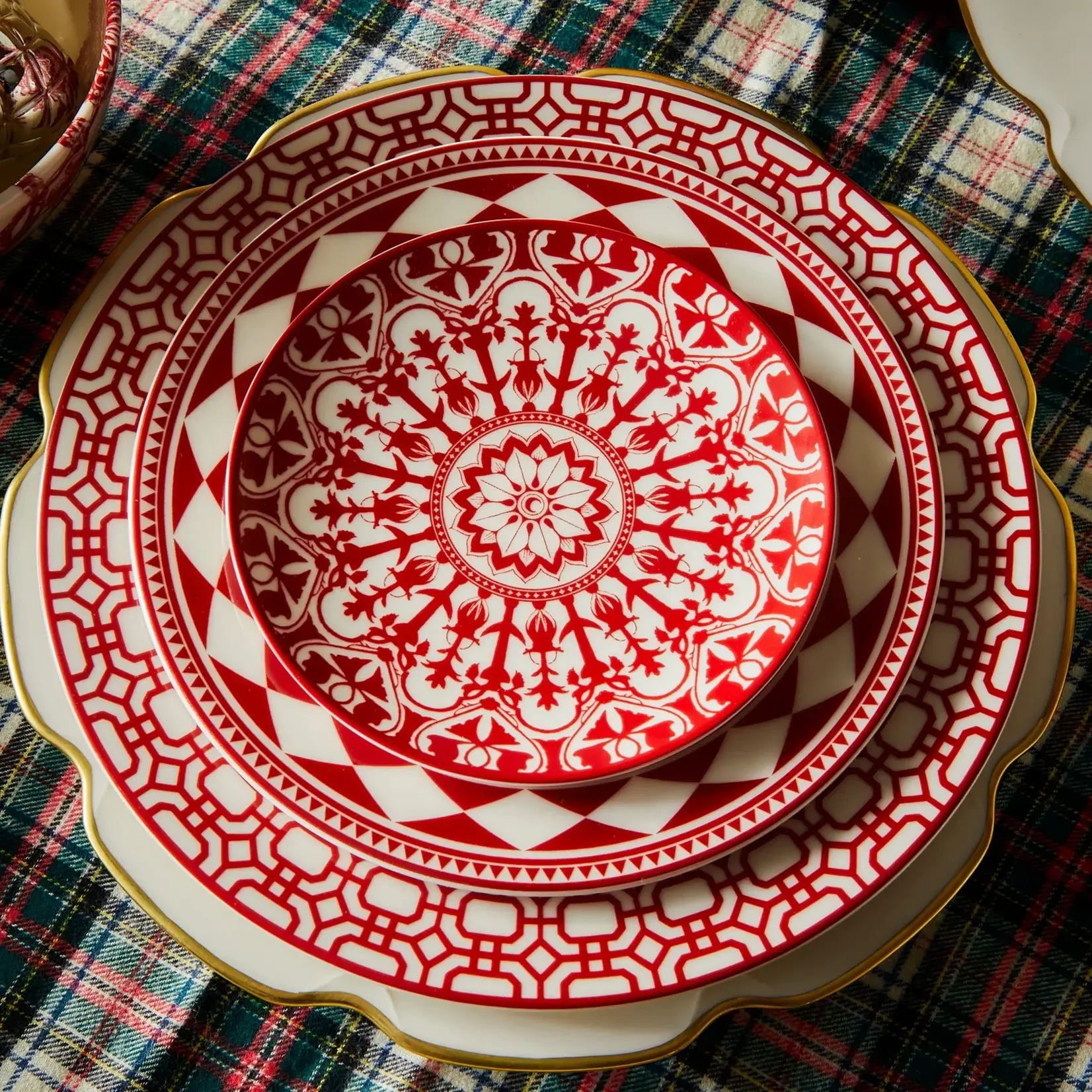 Caskata Newport Garden Gate Crimson Dinner Plate