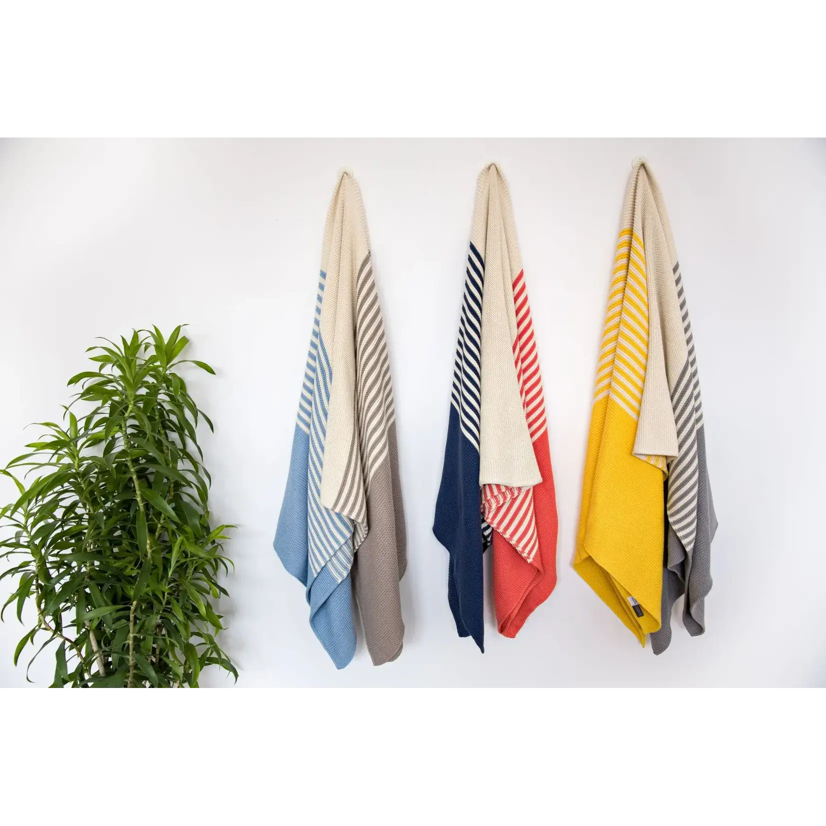 Darzzi LLC Shannon Throw Blanket Pink Blue