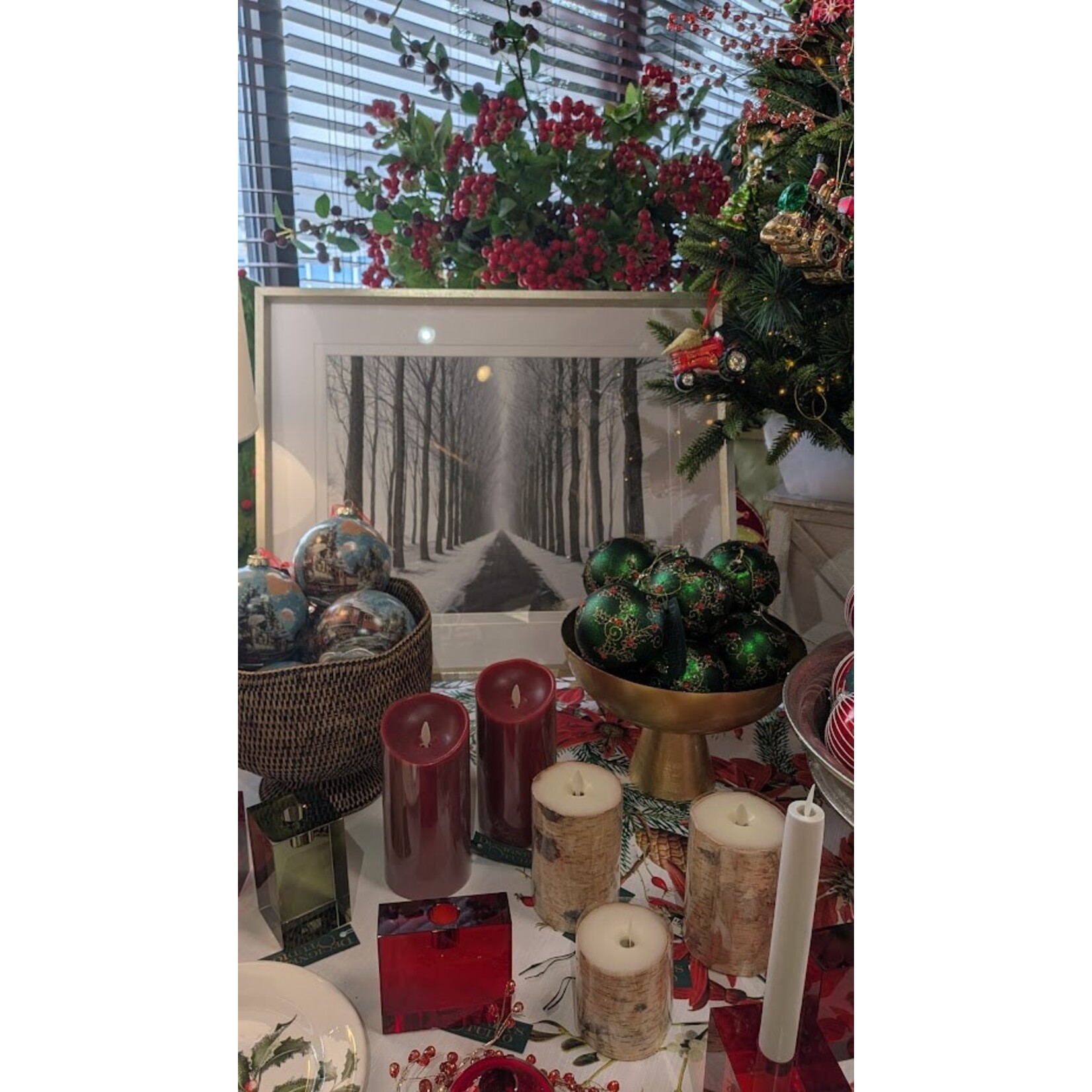 Shishi LLC Glass Ball Mat Holly Deco Ornament