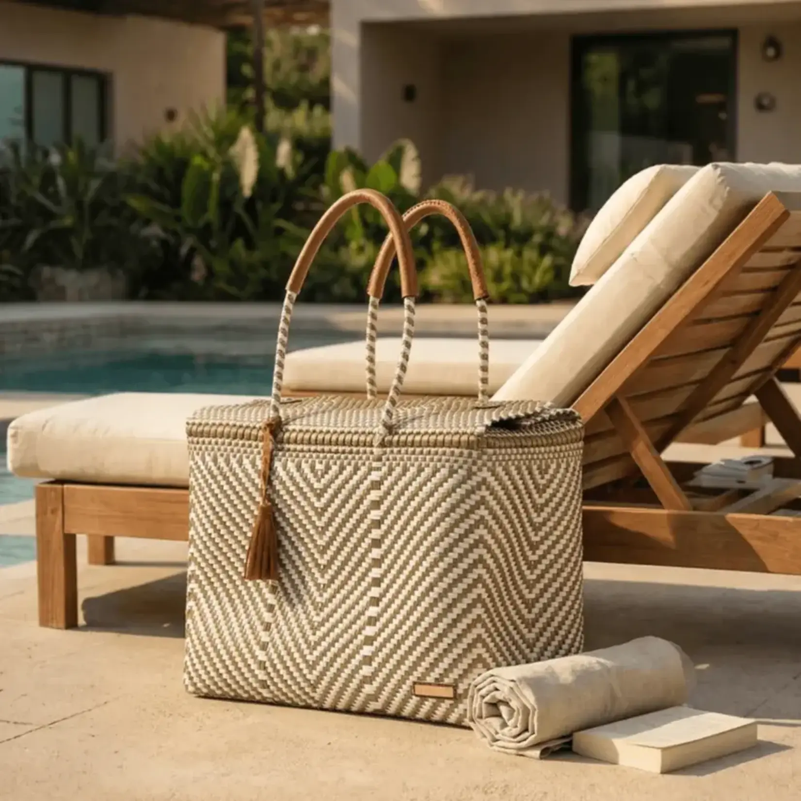 Luzia Collection Closed Basket Tote Arrow White Gold