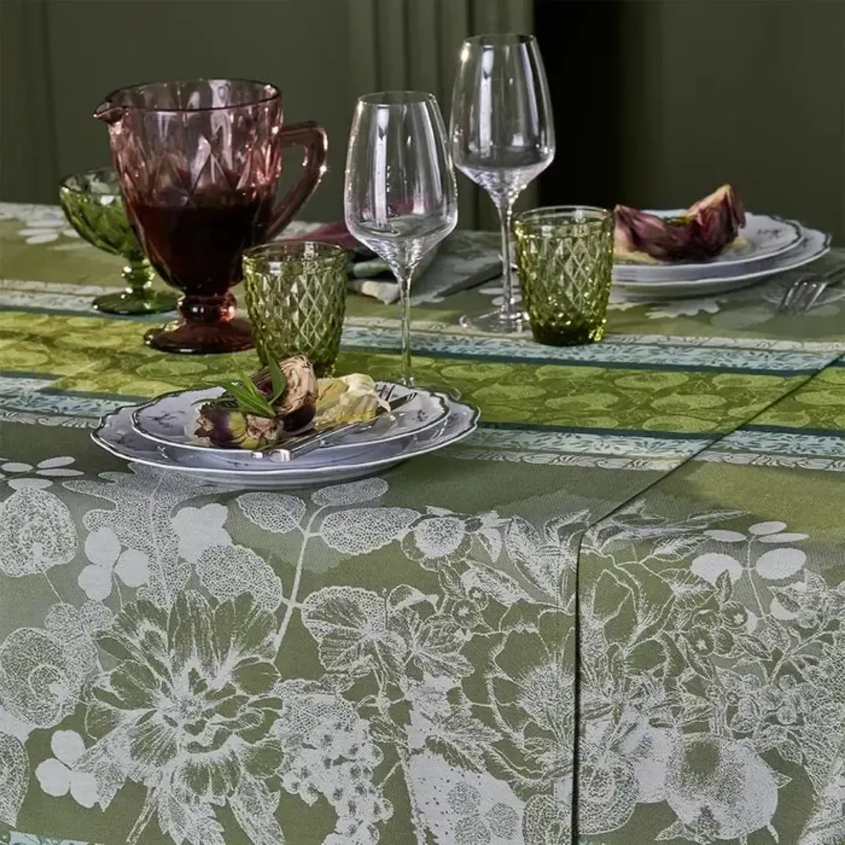 Garnier Thiebaut Mille Botanique Mousse Table Runner