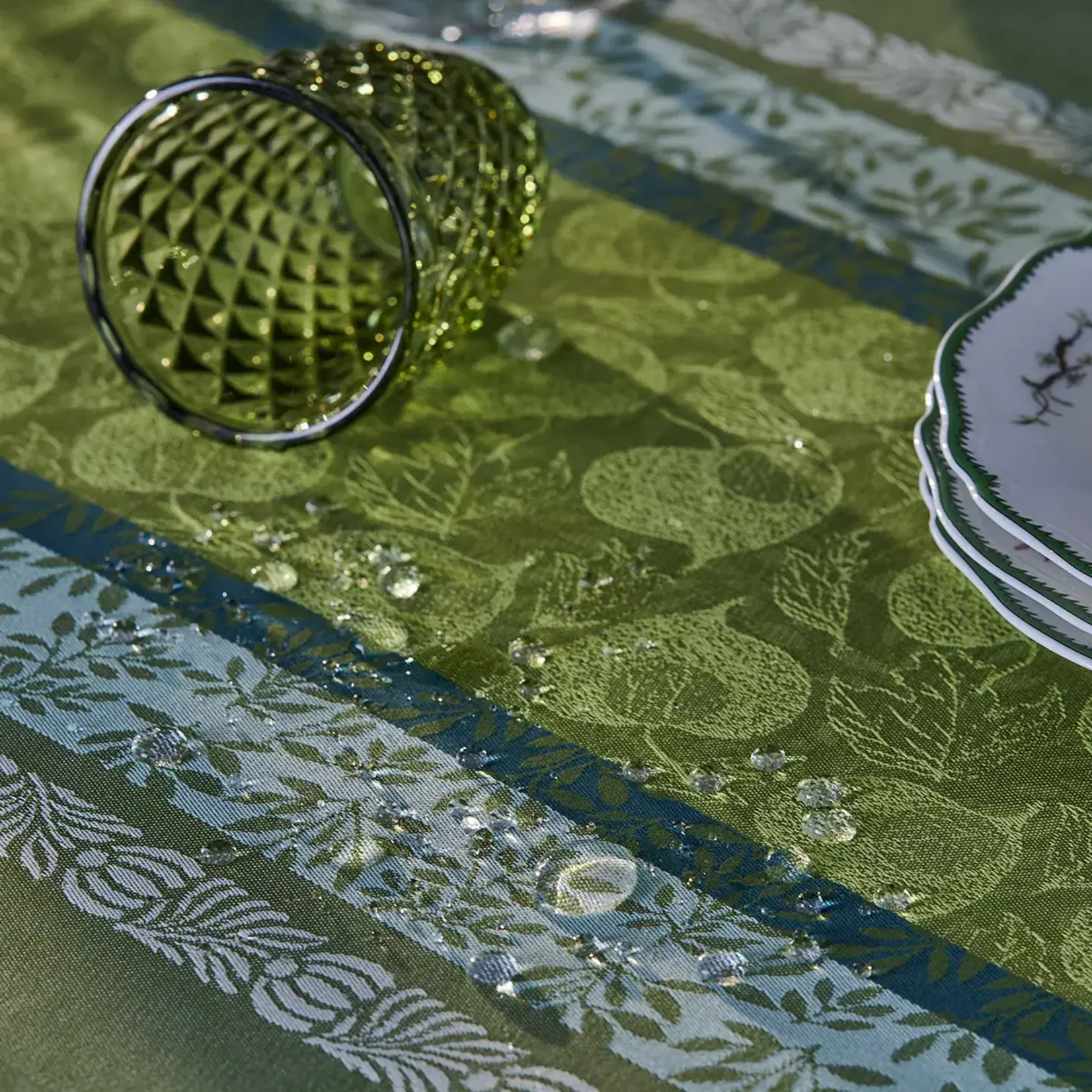 Garnier Thiebaut Mille Botanique Mousse Table Runner